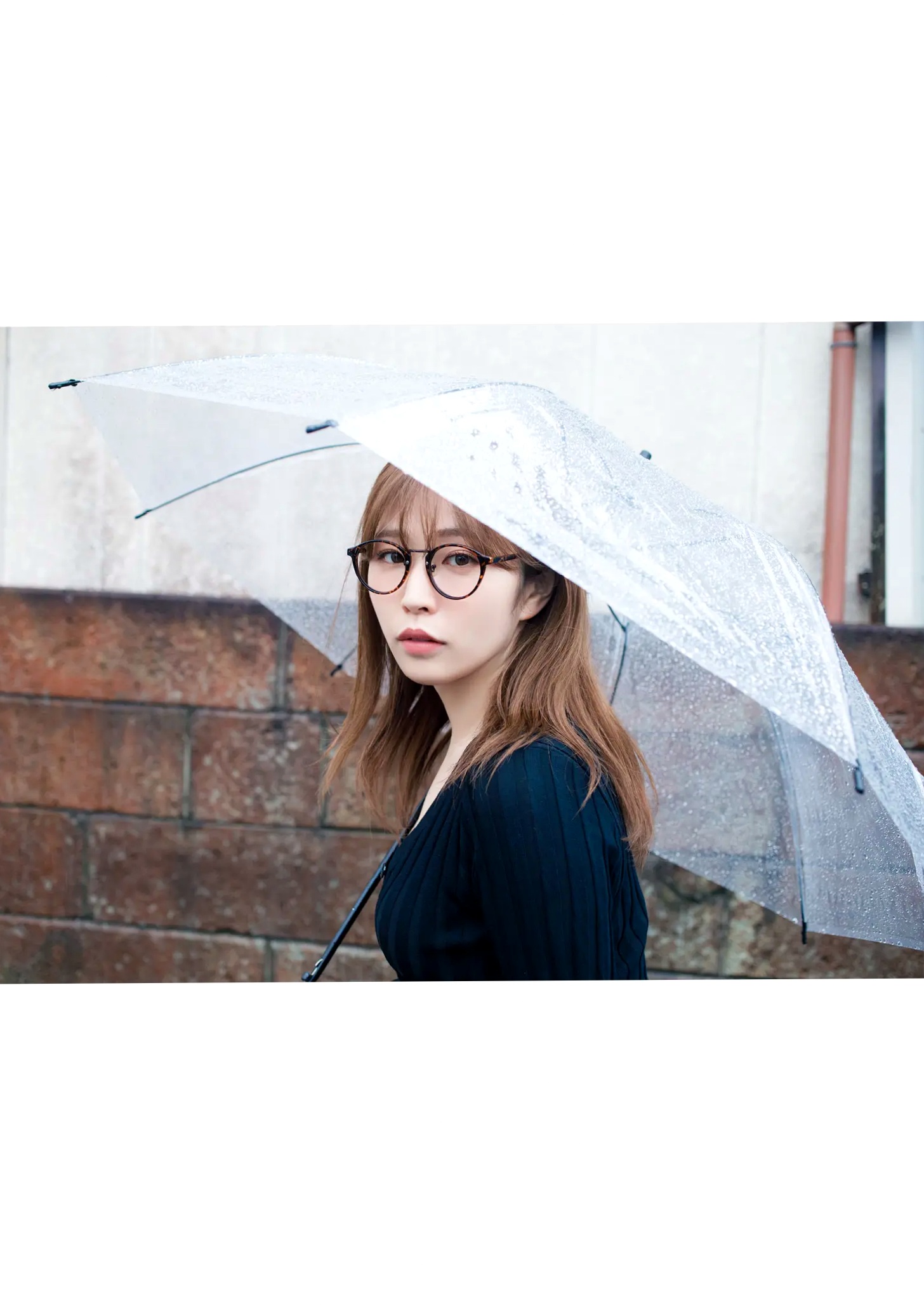 花雨 - 雨の音花の賑わい 雨中街头车内性感眼镜美少女写真 [54P]