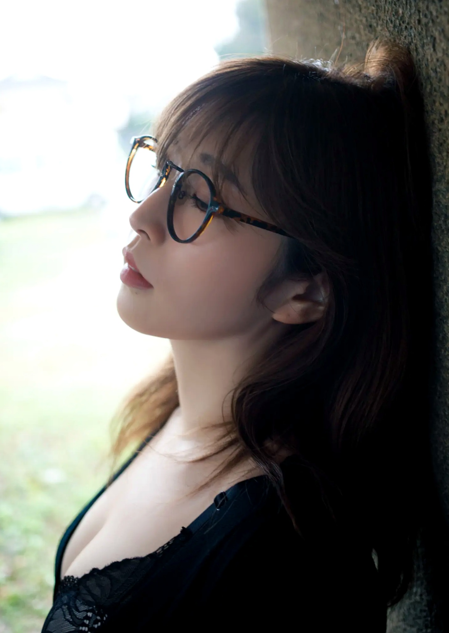 花雨 - 雨の音花の賑わい 雨中街头车内性感眼镜美少女写真 [54P]