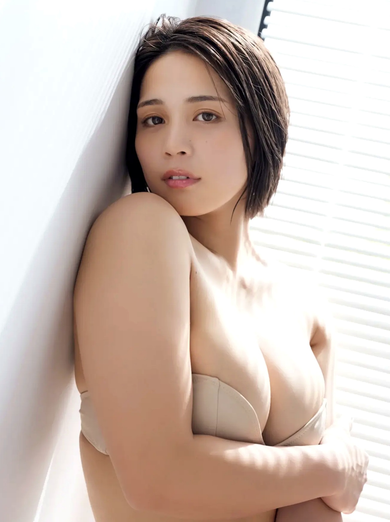 山岡雅弥《見つめていたい》日系纯欲美少女家居与户外泳装性感写真 [14P]