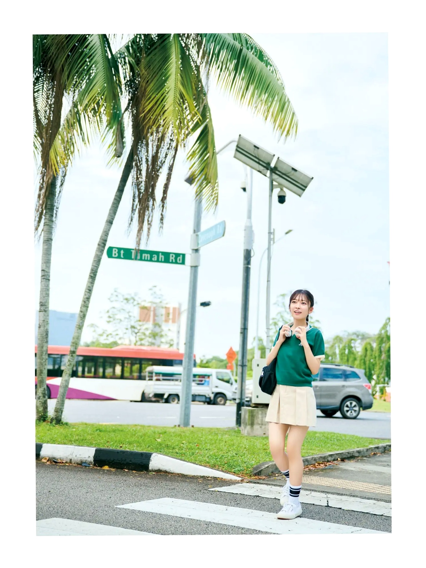 鈴原希実《届け》写真集 - 日本治愈系女神户外旅拍与优雅私房画报 [126P]