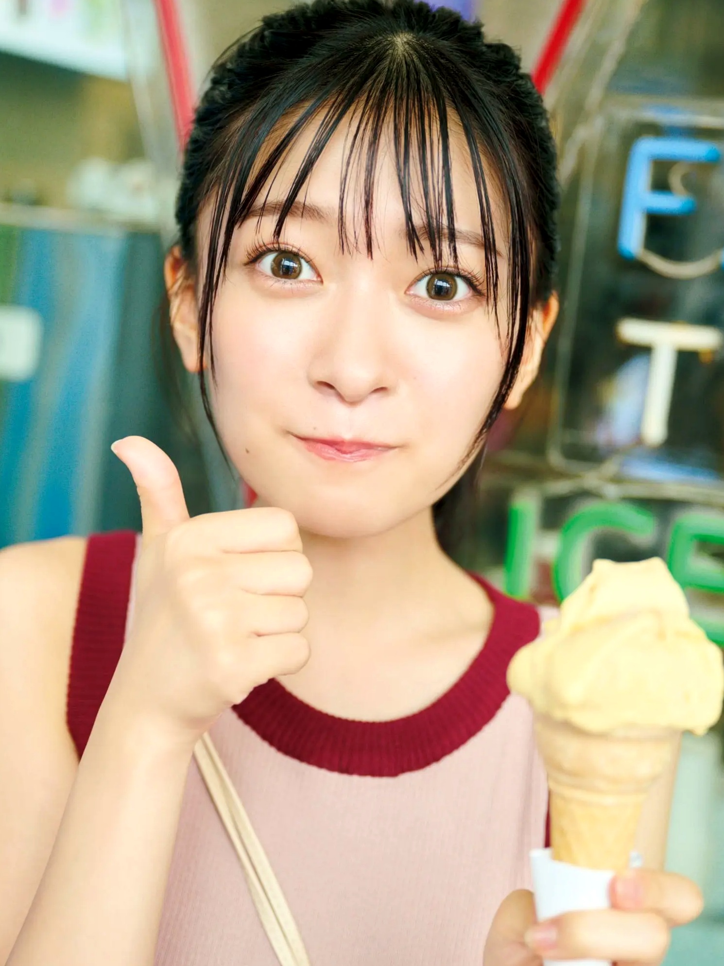 鈴原希実《届け》写真集 - 日本治愈系女神户外旅拍与优雅私房画报 [126P]