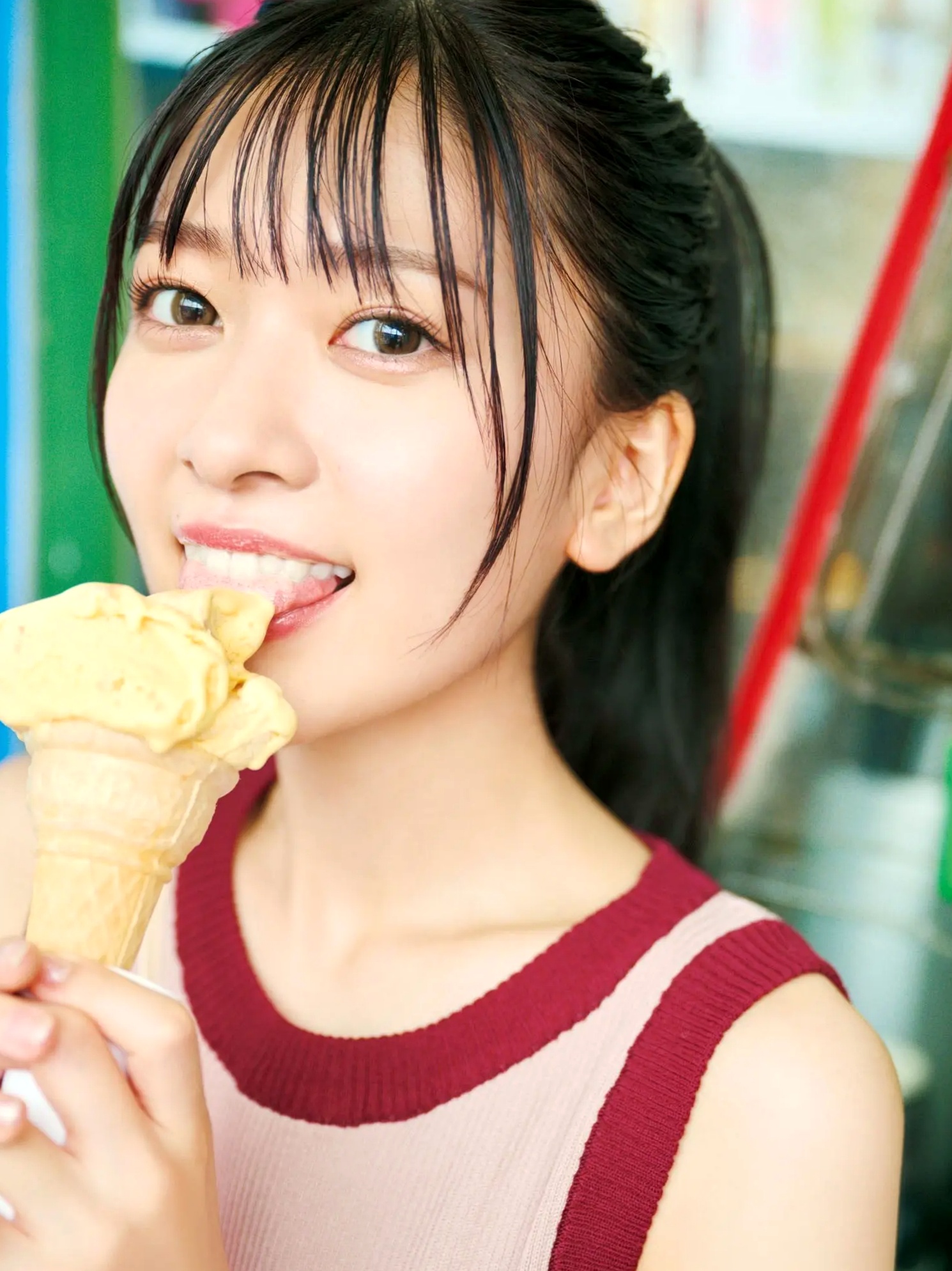 鈴原希実《届け》写真集 - 日本治愈系女神户外旅拍与优雅私房画报 [126P]