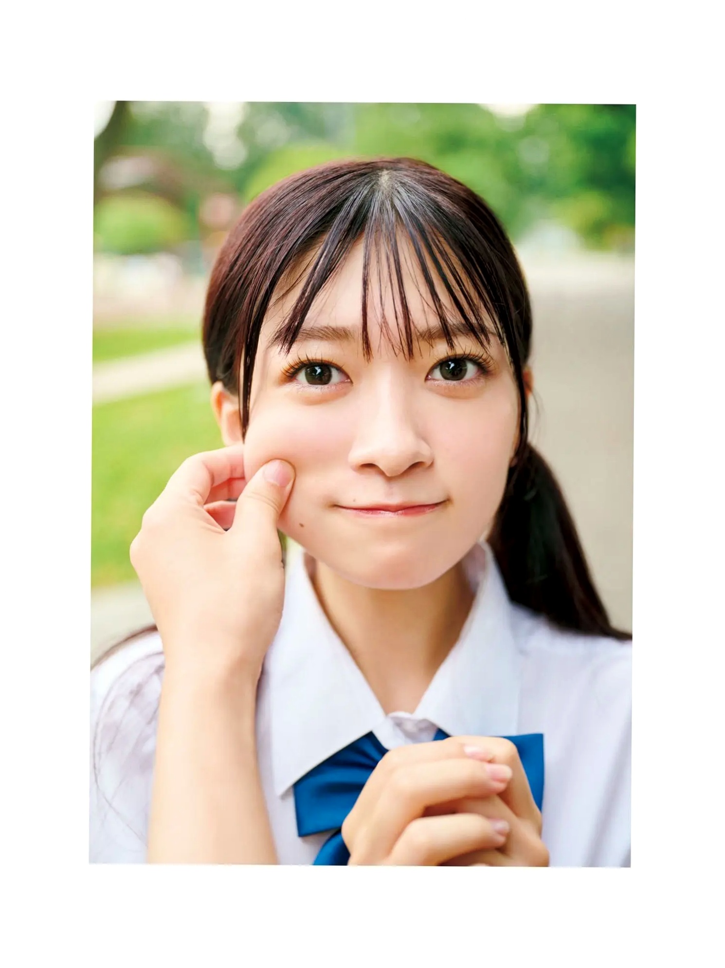 鈴原希実《届け》写真集 - 日本治愈系女神户外旅拍与优雅私房画报 [126P]
