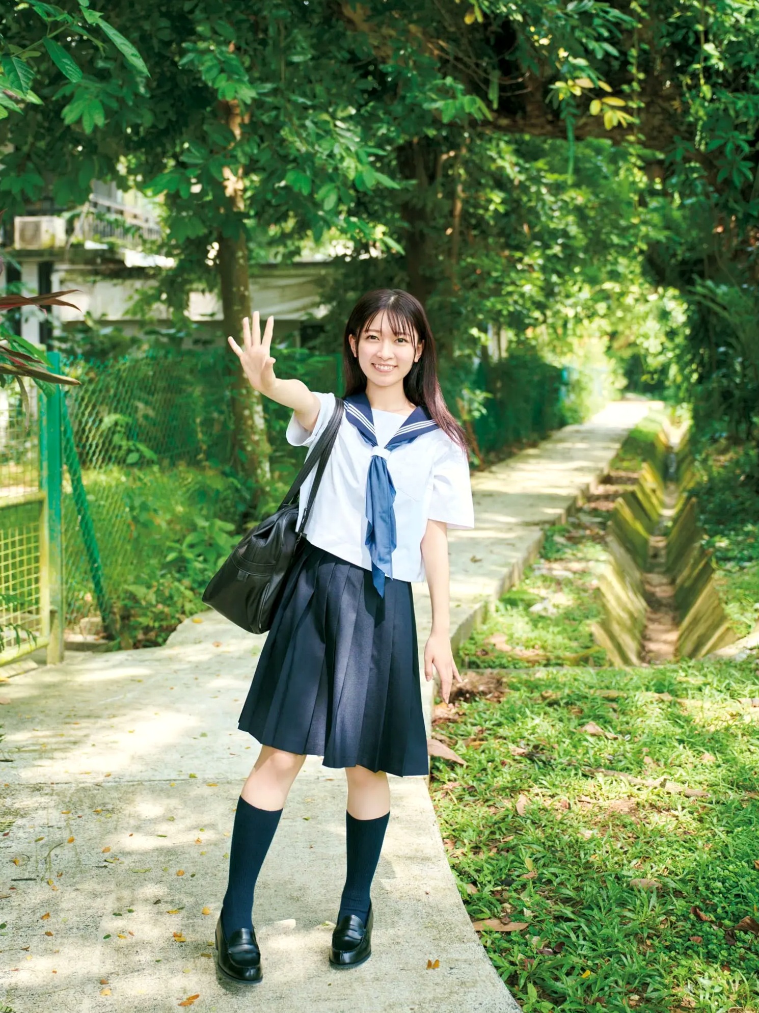 鈴原希実《届け》写真集 - 日本治愈系女神户外旅拍与优雅私房画报 [126P]