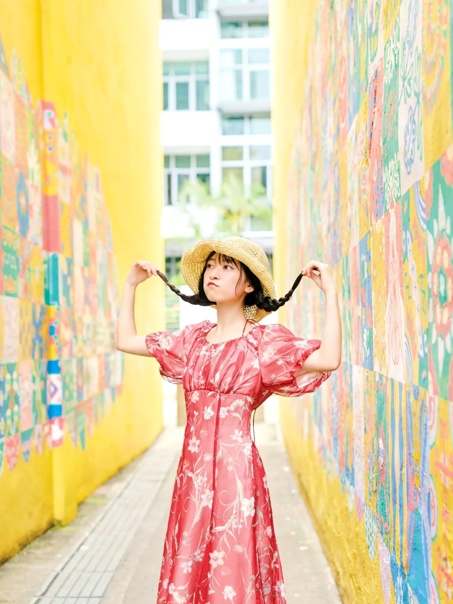 鈴原希実《届け》写真集 - 日本治愈系女神户外旅拍与优雅私房画报 [126P]