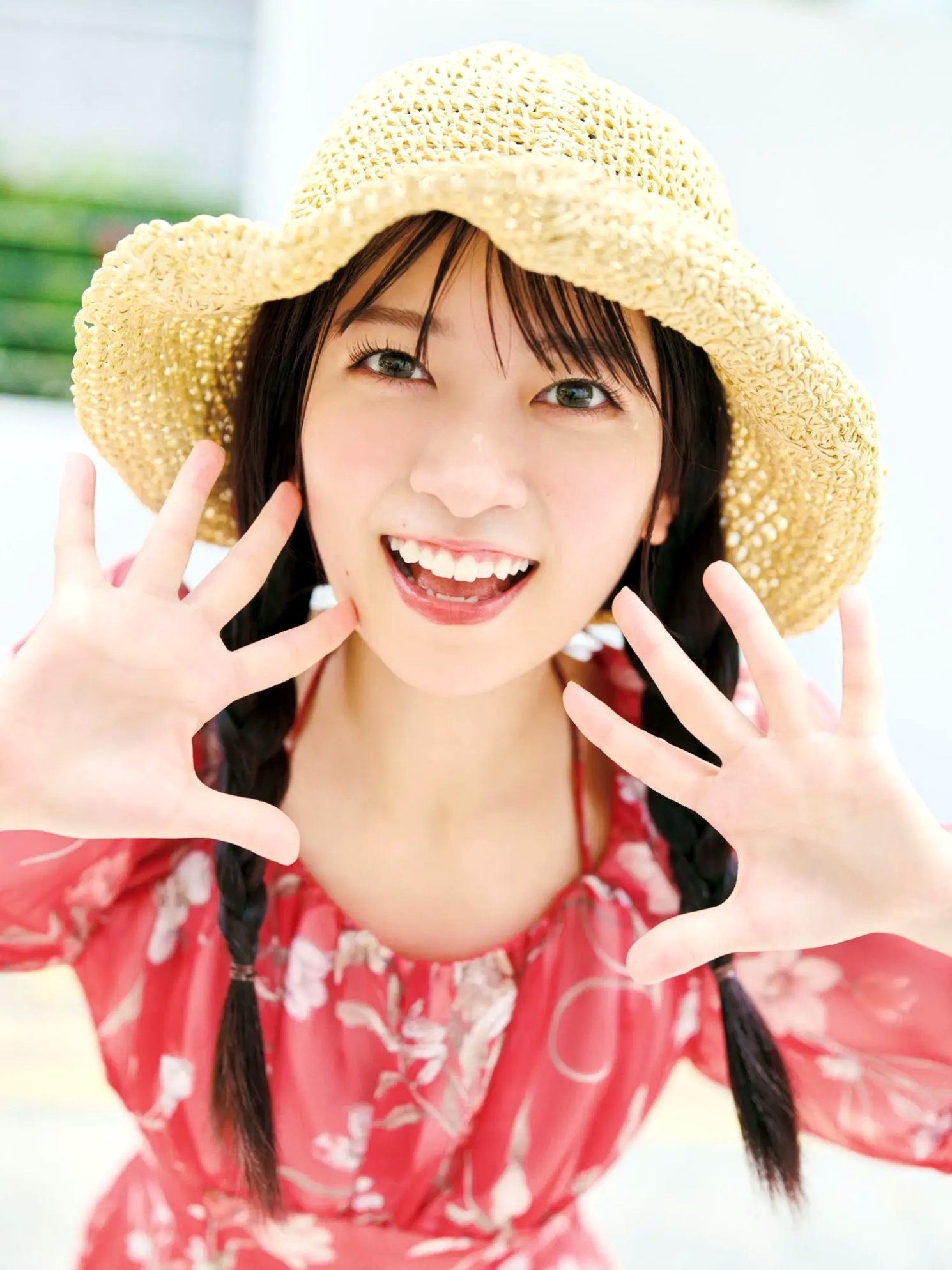 鈴原希実《届け》写真集 - 日本治愈系女神户外旅拍与优雅私房画报 [126P]