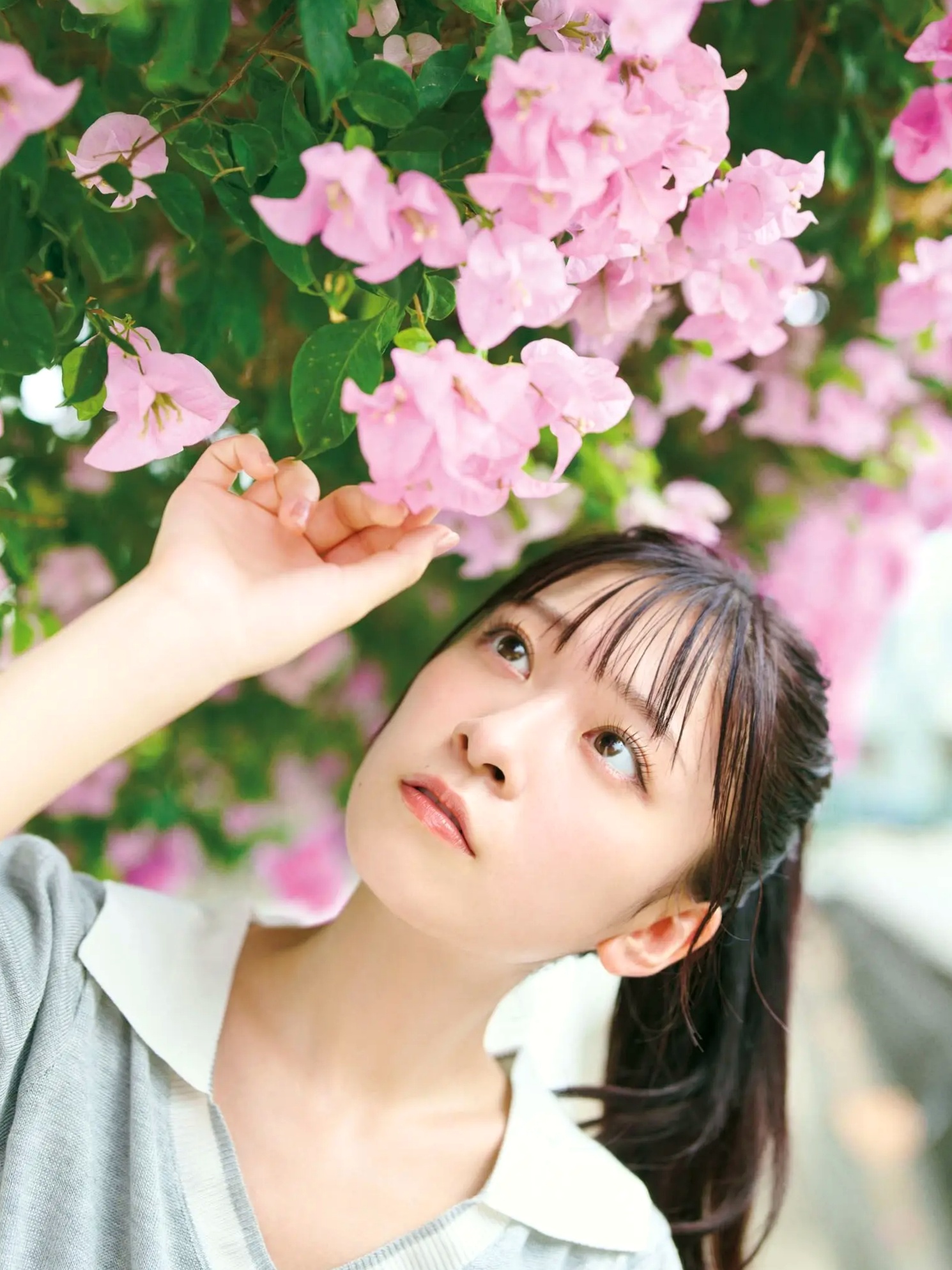 鈴原希実《届け》写真集 - 日本治愈系女神户外旅拍与优雅私房画报 [126P]