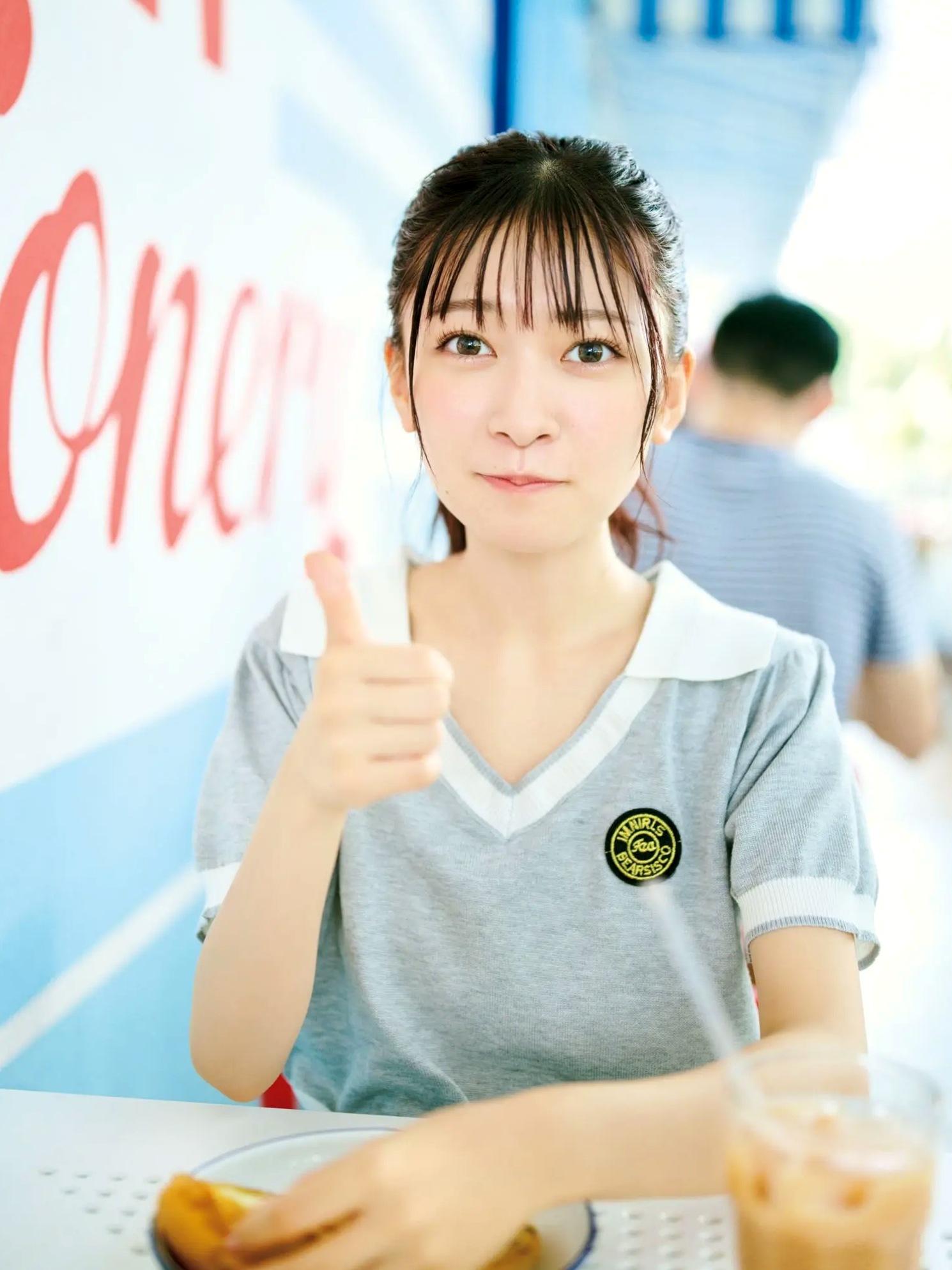 鈴原希実《届け》写真集 - 日本治愈系女神户外旅拍与优雅私房画报 [126P]