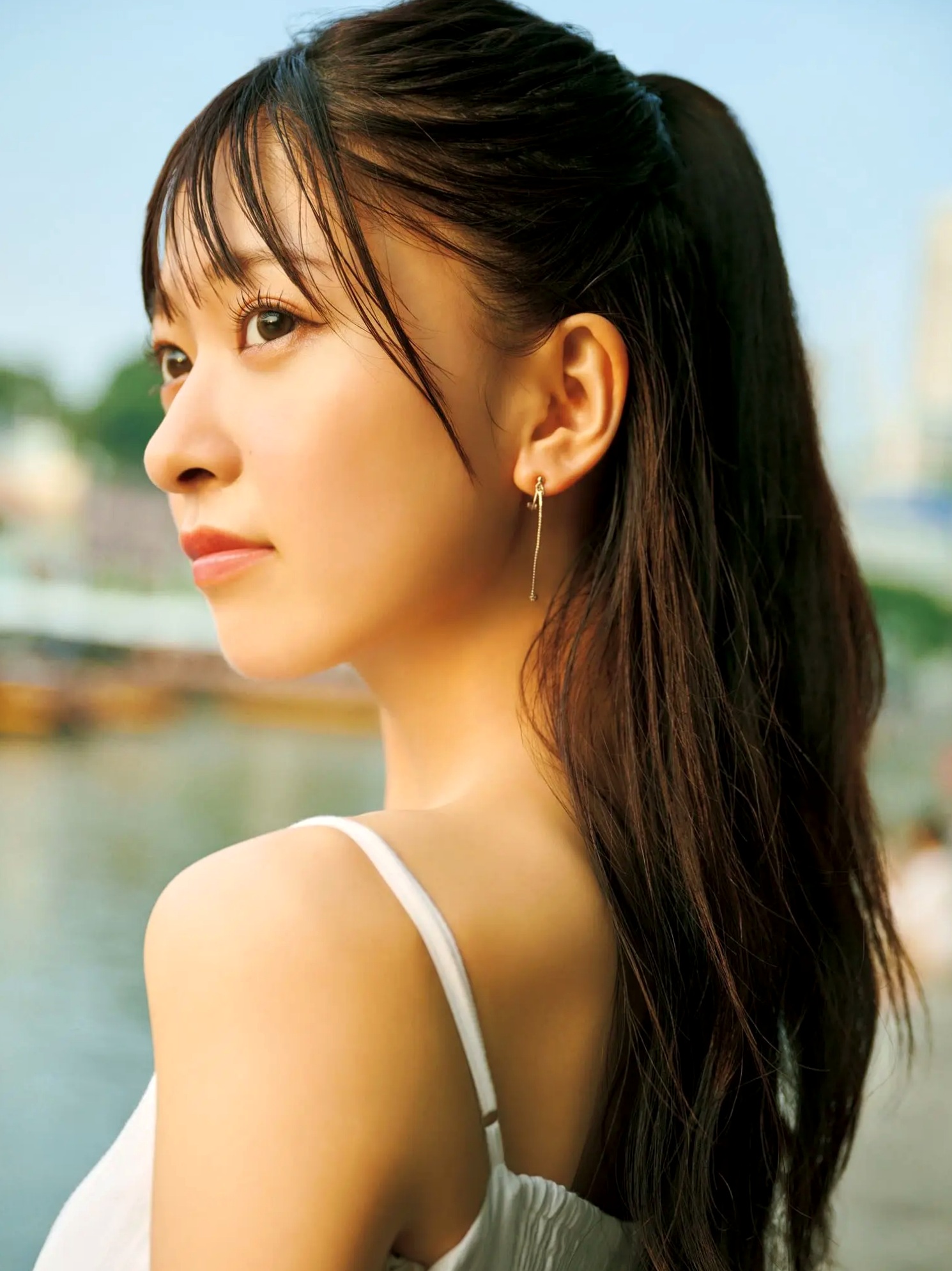 鈴原希実《届け》写真集 - 日本治愈系女神户外旅拍与优雅私房画报 [126P]
