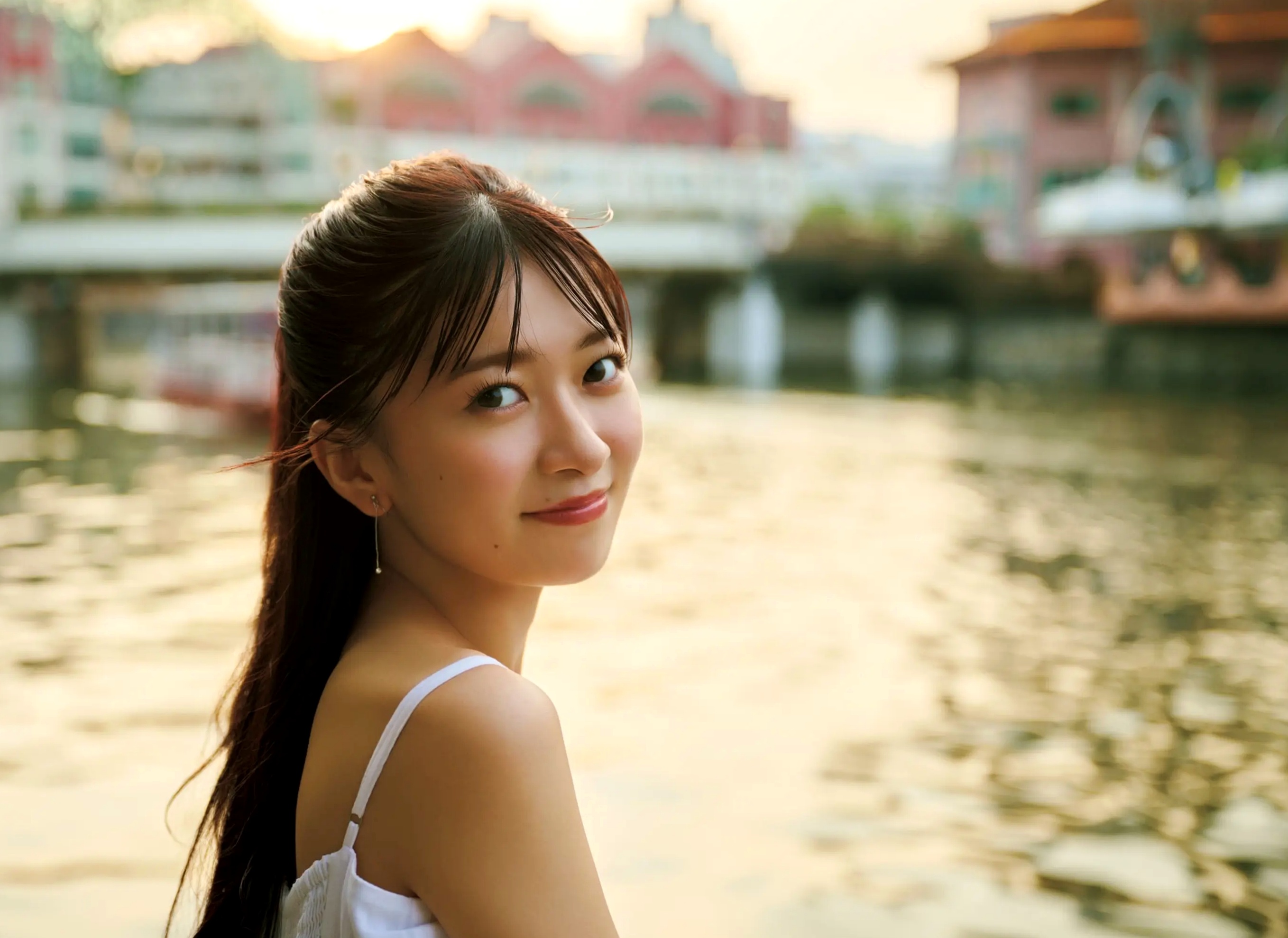 鈴原希実《届け》写真集 - 日本治愈系女神户外旅拍与优雅私房画报 [126P]