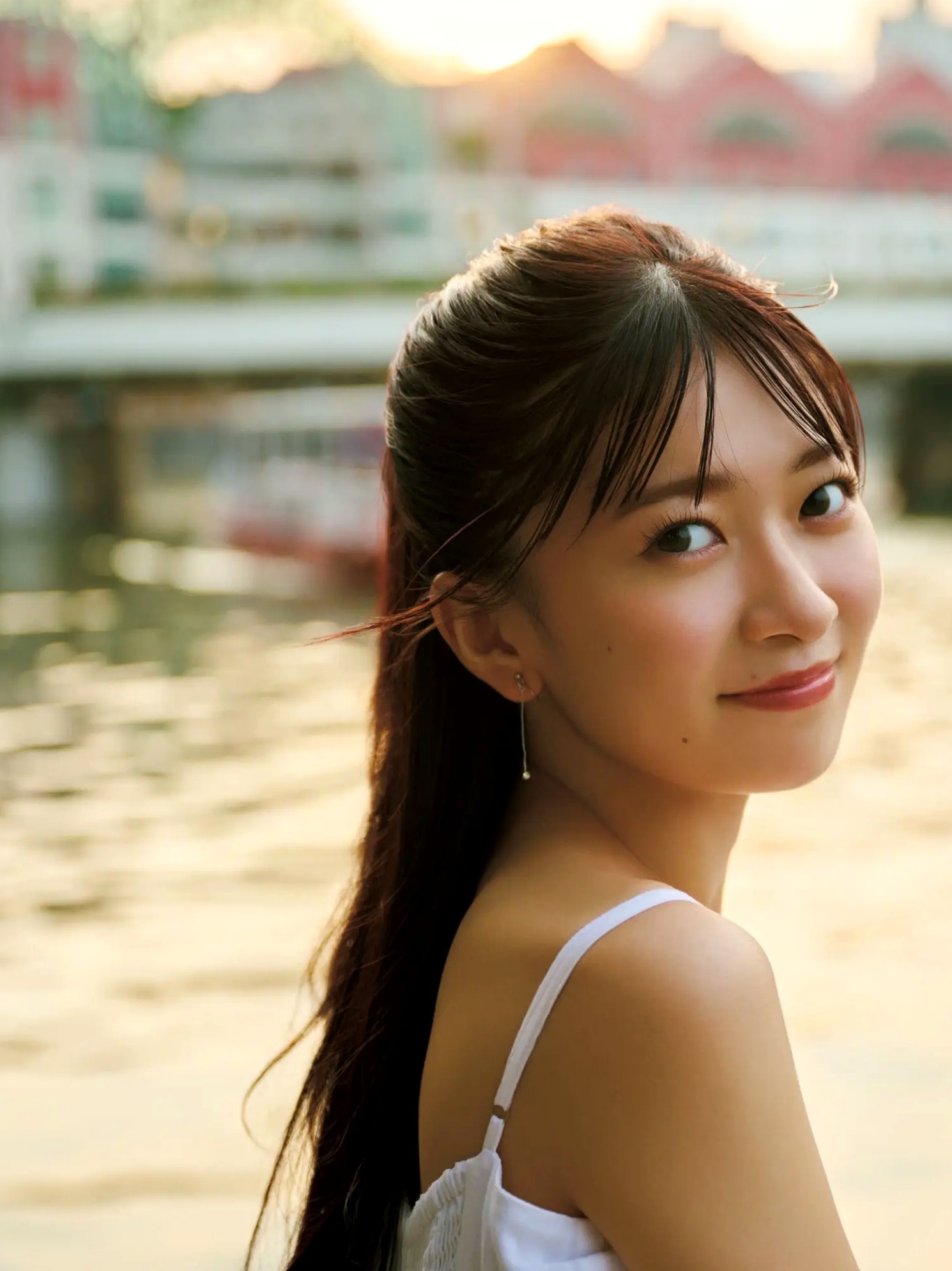 鈴原希実《届け》写真集 - 日本治愈系女神户外旅拍与优雅私房画报 [126P]