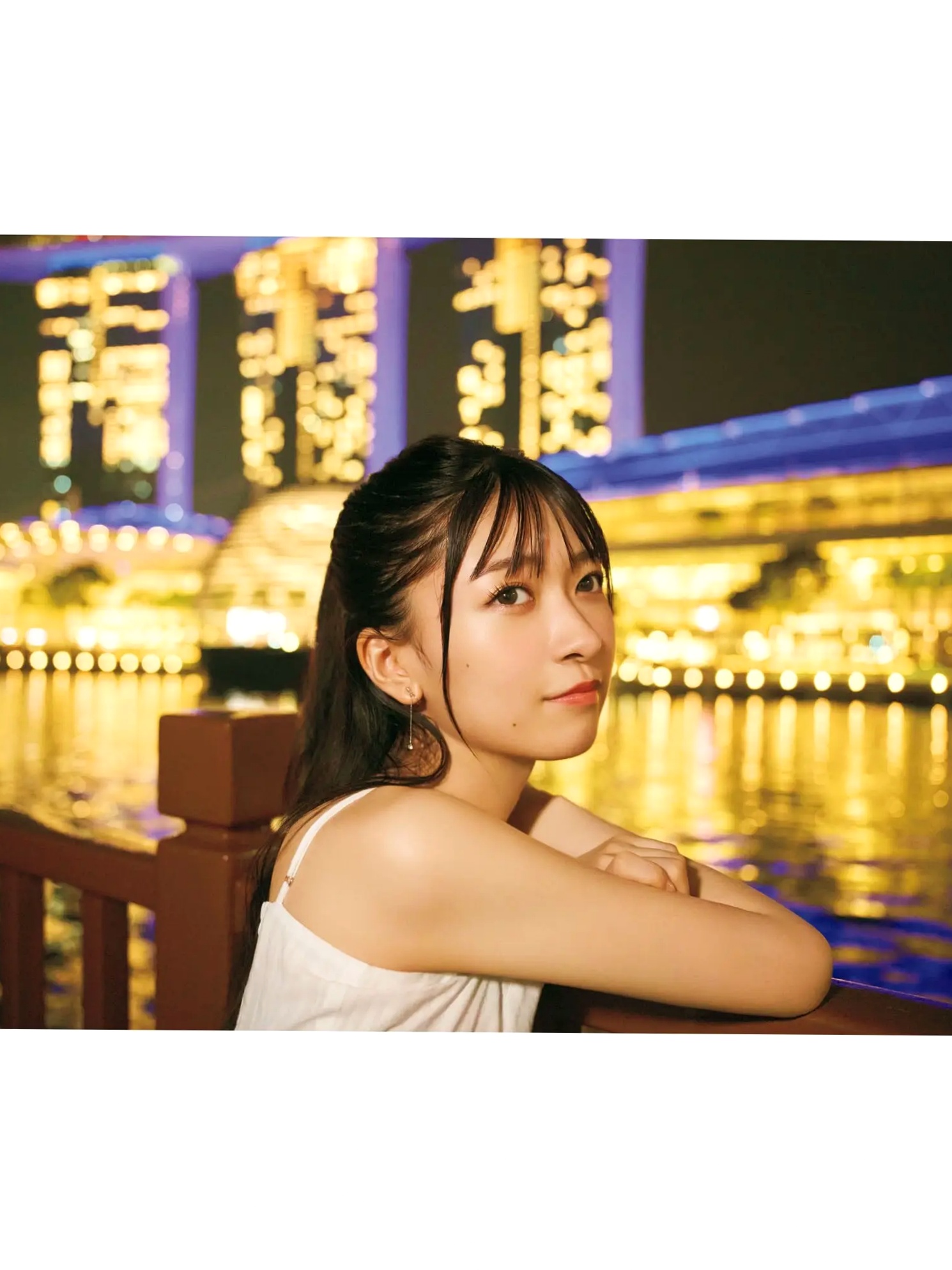鈴原希実《届け》写真集 - 日本治愈系女神户外旅拍与优雅私房画报 [126P]