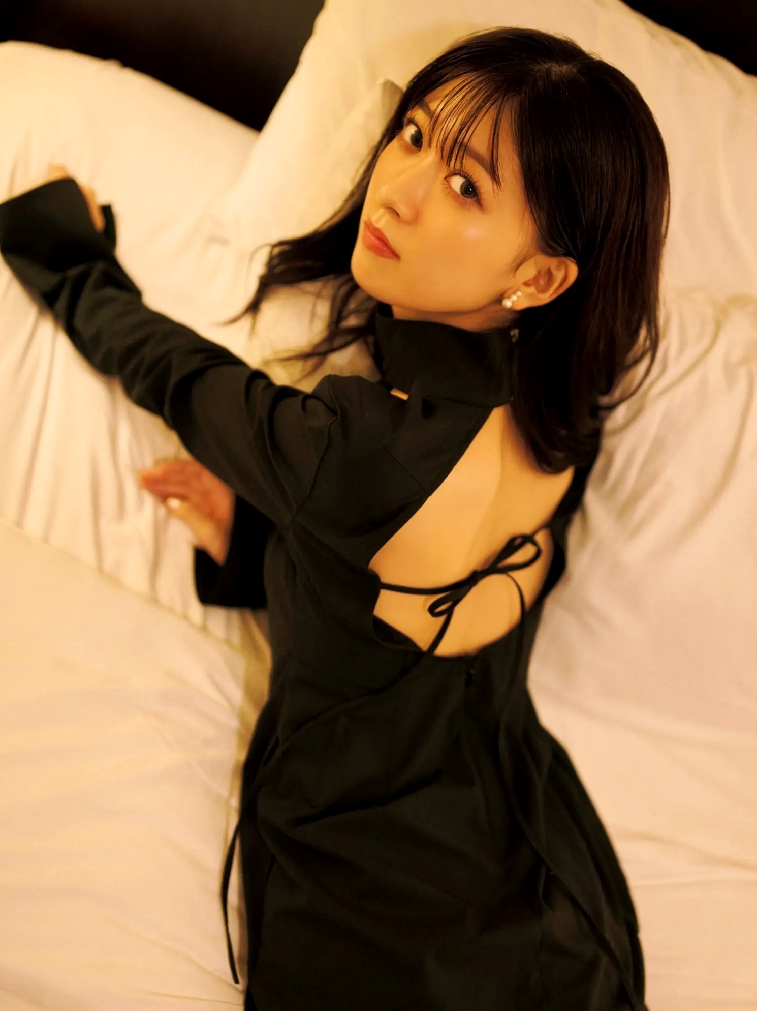 鈴原希実《届け》写真集 - 日本治愈系女神户外旅拍与优雅私房画报 [126P]