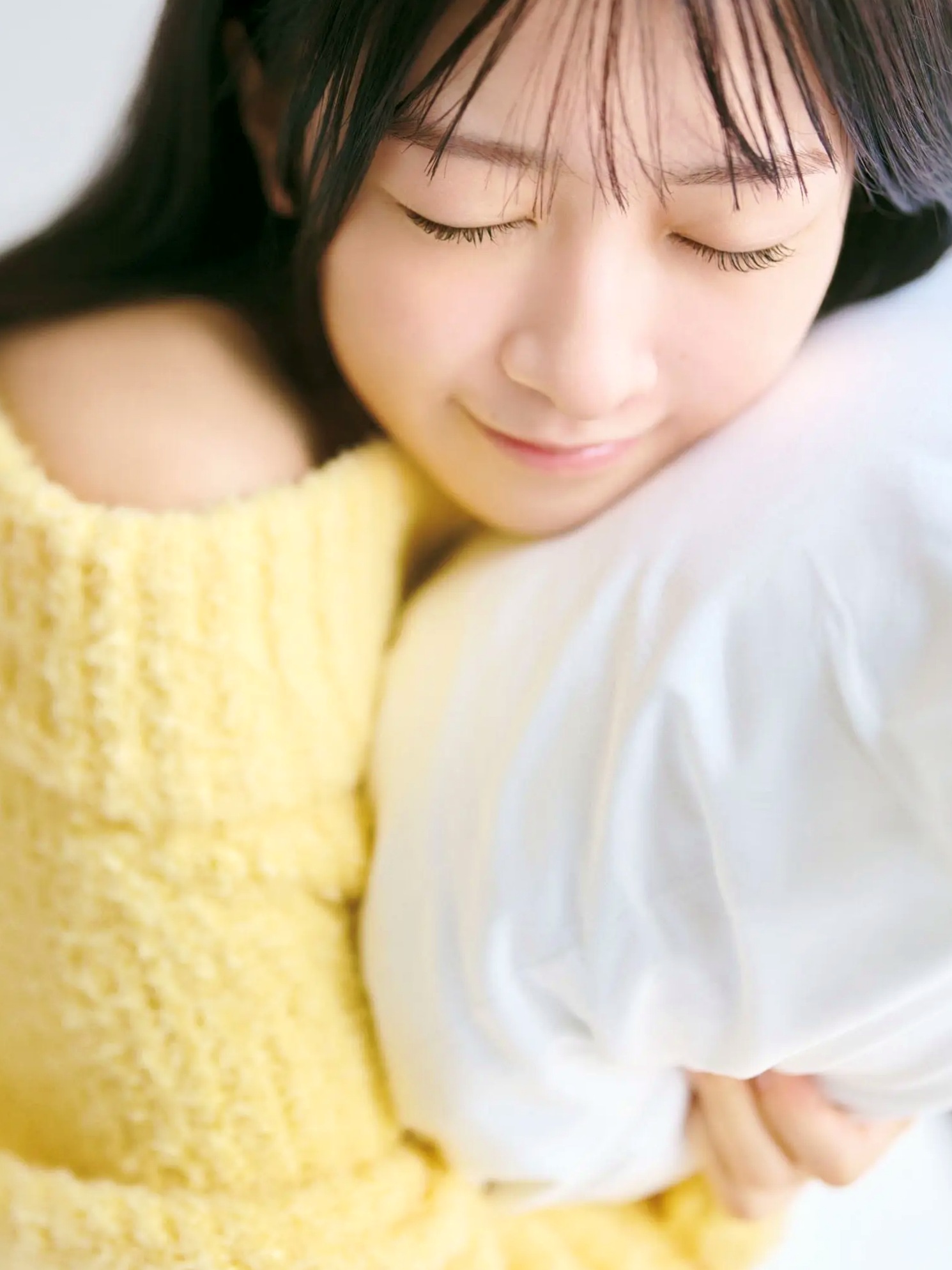 鈴原希実《届け》写真集 - 日本治愈系女神户外旅拍与优雅私房画报 [126P]