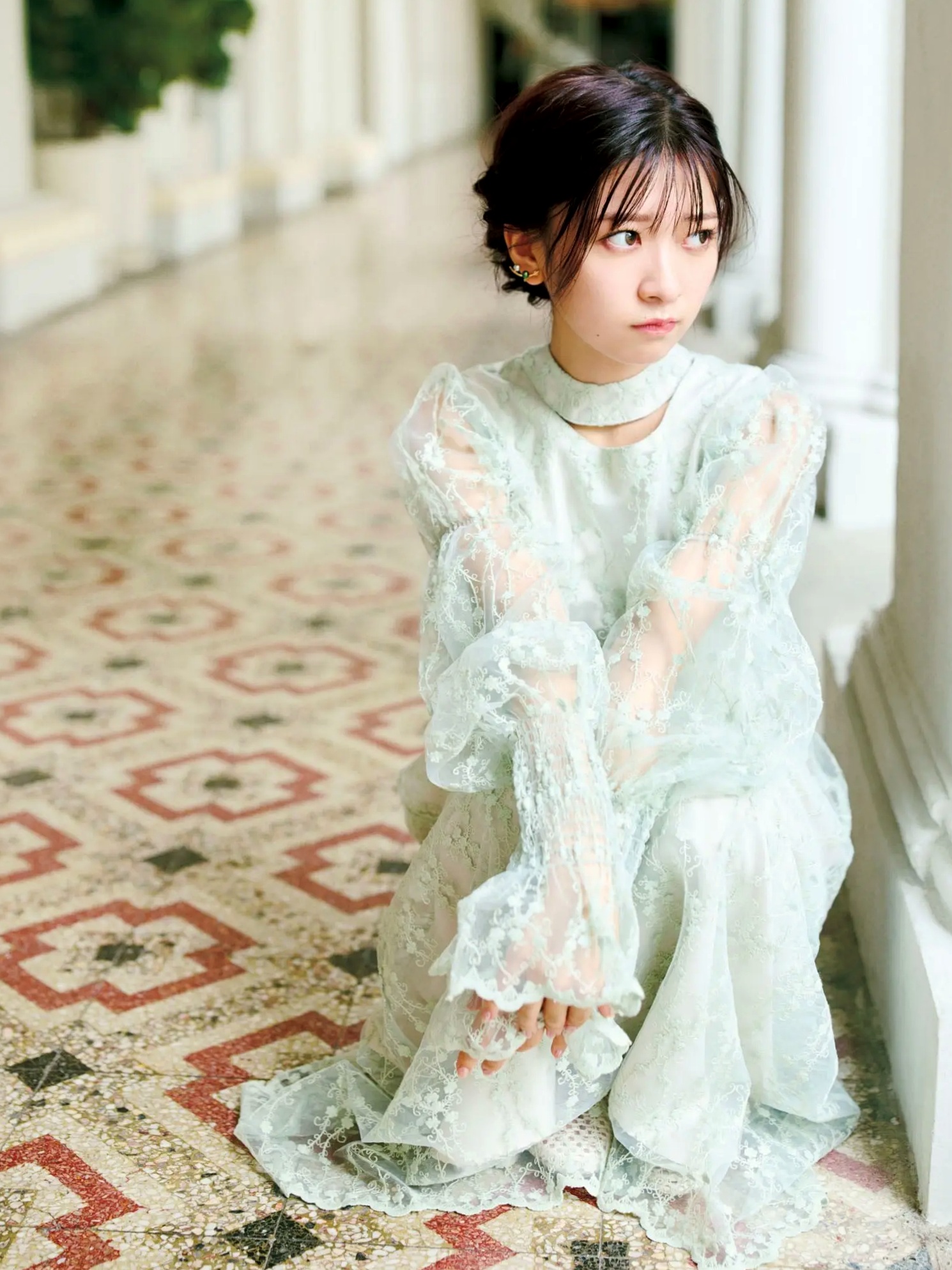 鈴原希実《届け》写真集 - 日本治愈系女神户外旅拍与优雅私房画报 [126P]