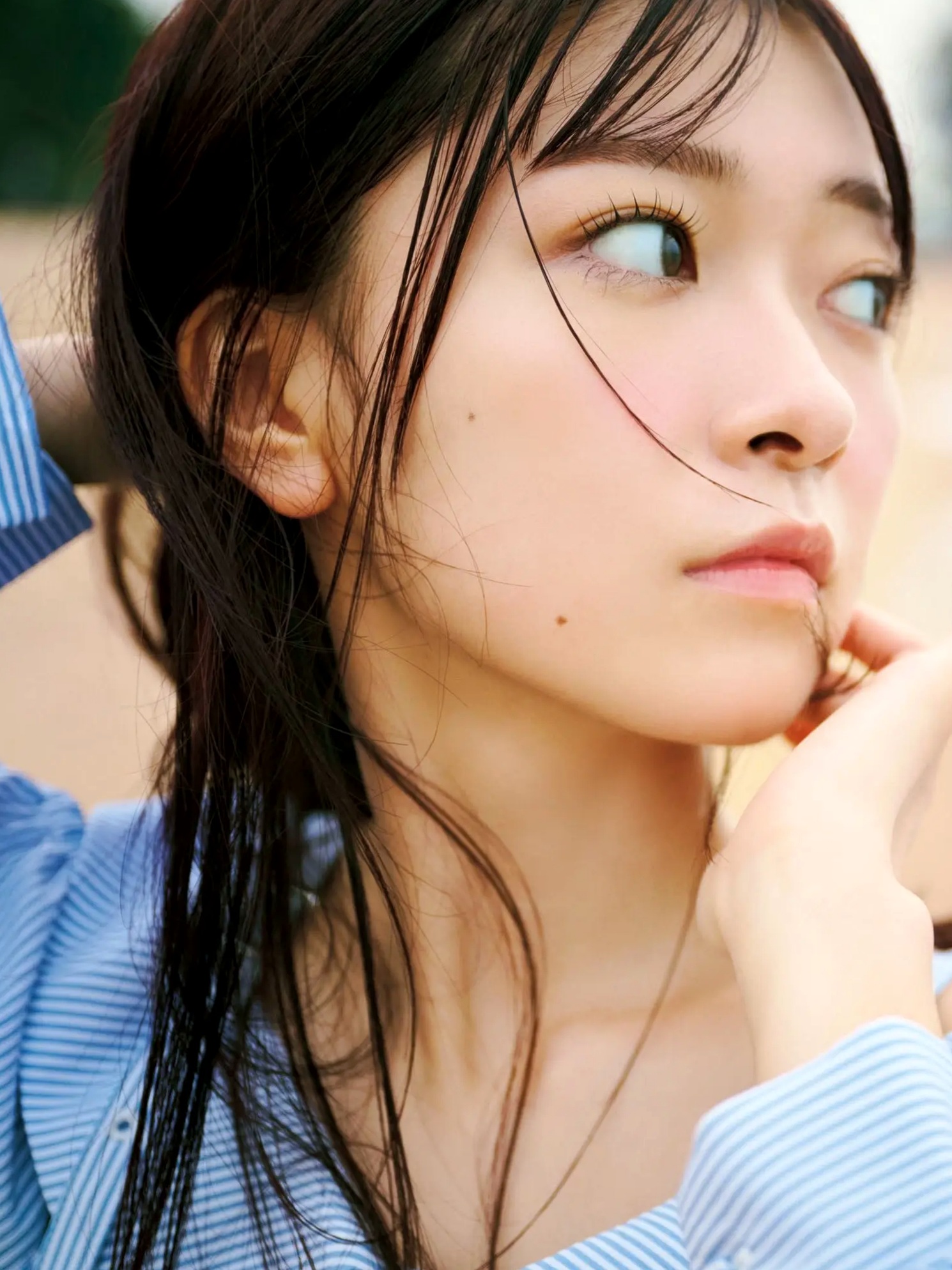 鈴原希実《届け》写真集 - 日本治愈系女神户外旅拍与优雅私房画报 [126P]