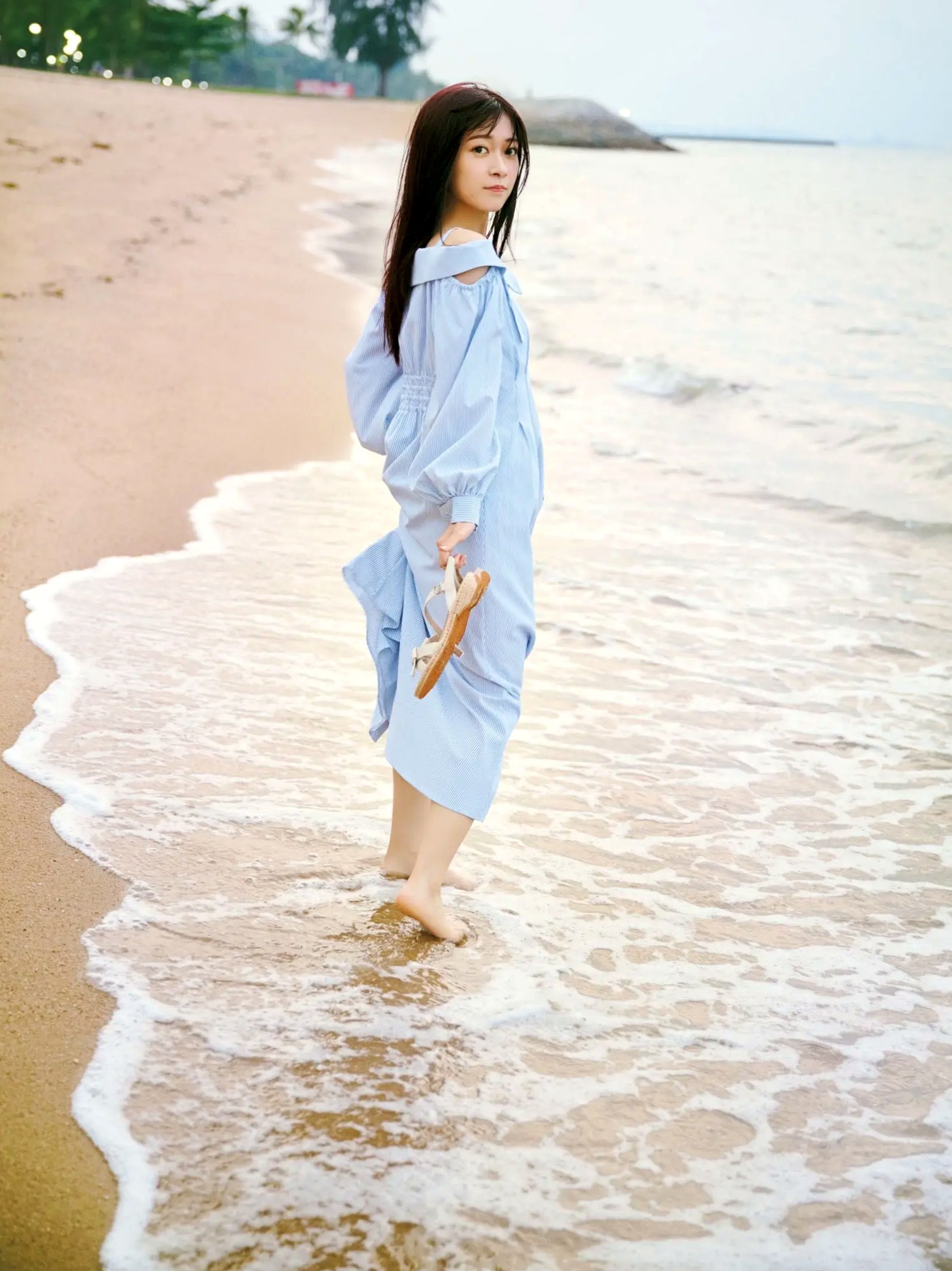 鈴原希実《届け》写真集 - 日本治愈系女神户外旅拍与优雅私房画报 [126P]