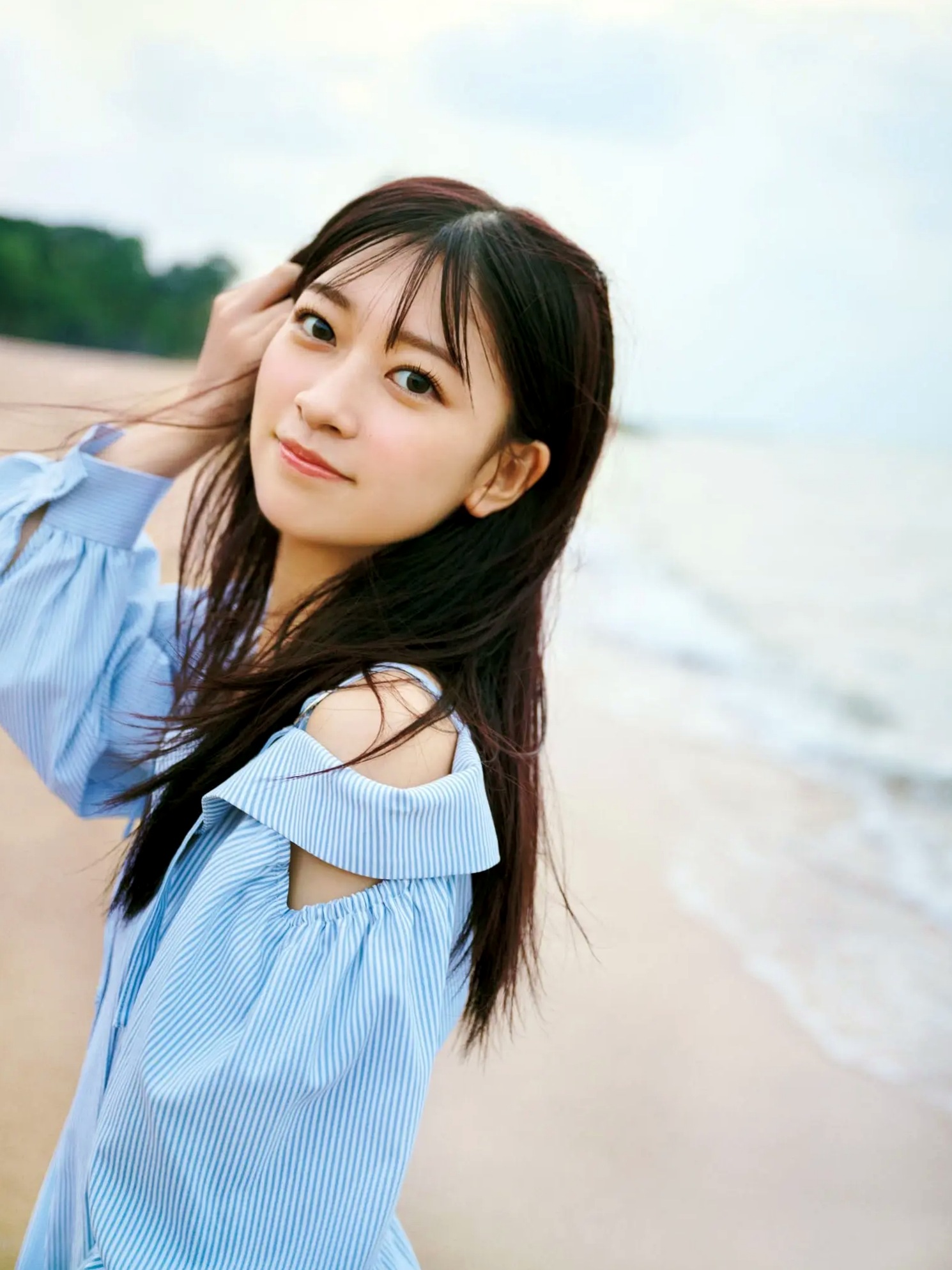 鈴原希実《届け》写真集 - 日本治愈系女神户外旅拍与优雅私房画报 [126P]