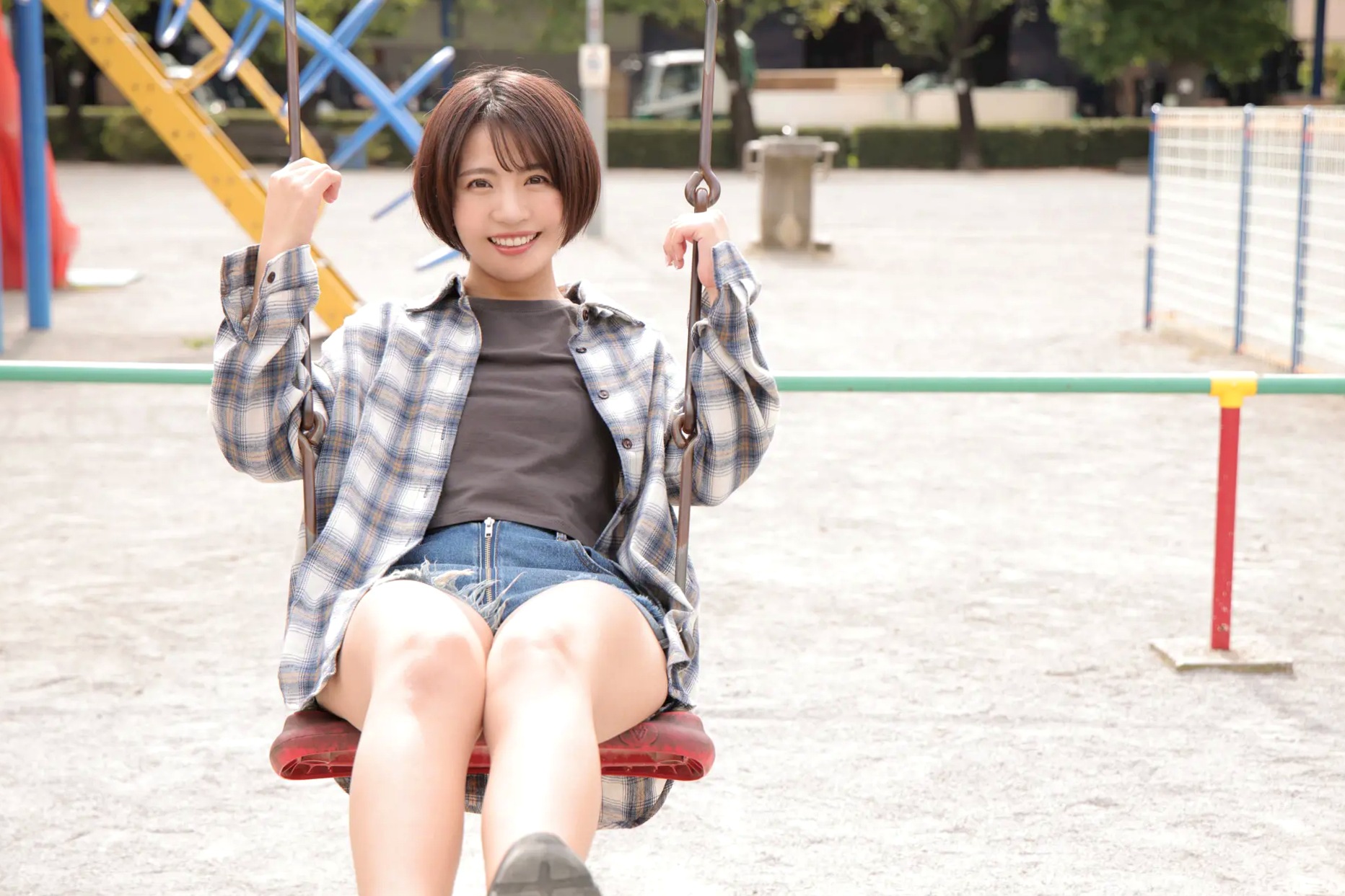 [LOVEPOP] Moeka Sasaki 佐々木萌香 Photoset 72 [108P] 户外游乐场清纯短发美腿写真