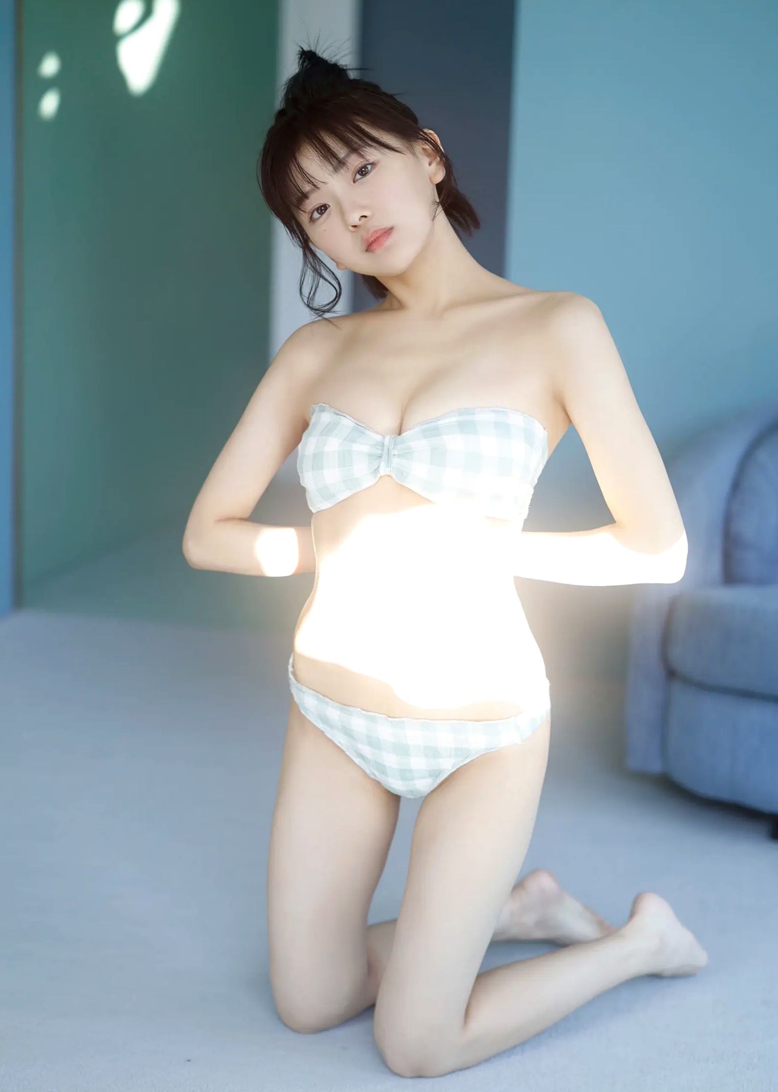 大熊杏優 - 阳光家居白色比基尼清纯性感写真[53P]