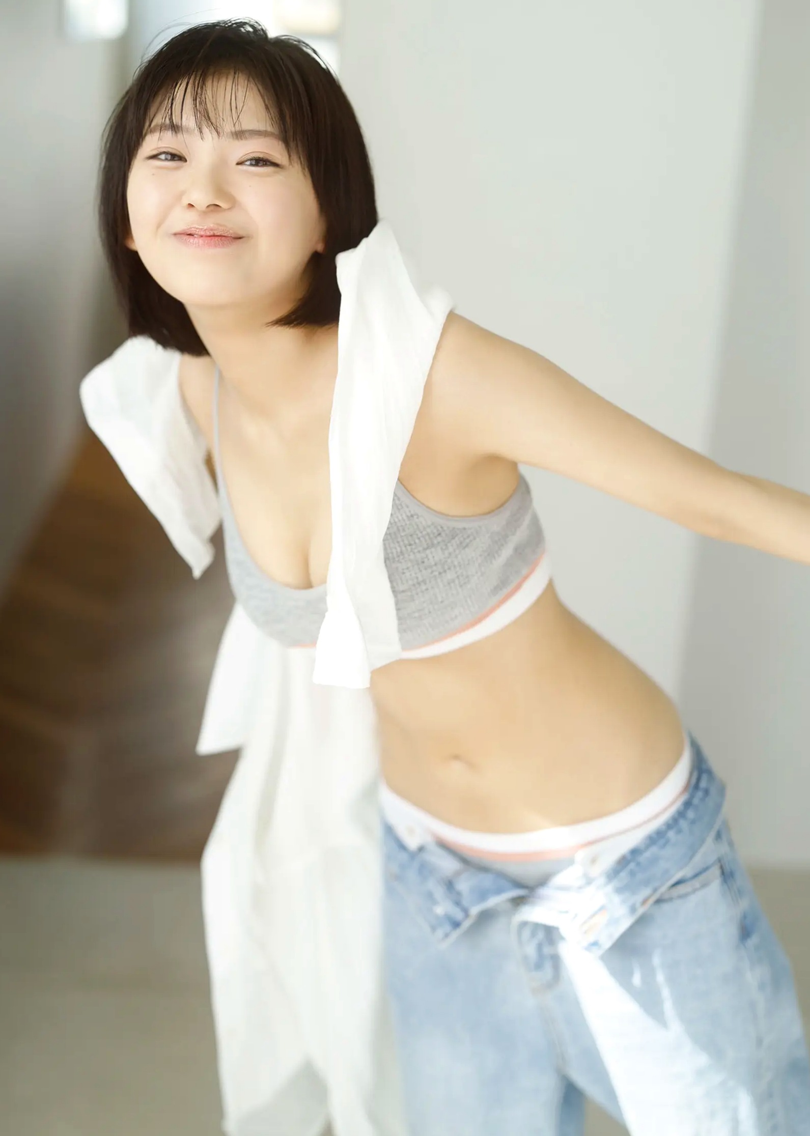 大熊杏優 - 阳光家居白色比基尼清纯性感写真[53P]