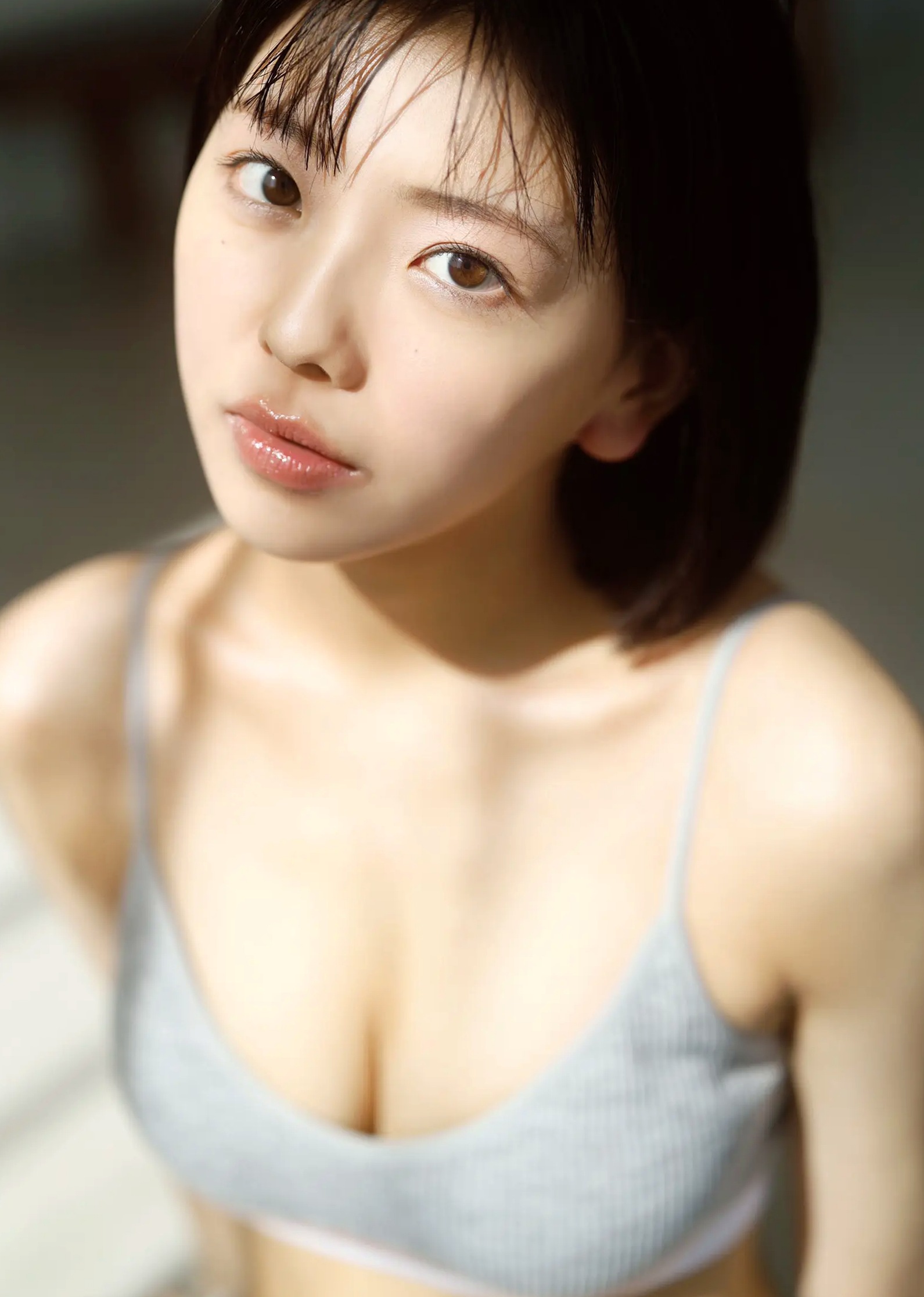 大熊杏優 - 阳光家居白色比基尼清纯性感写真[53P]