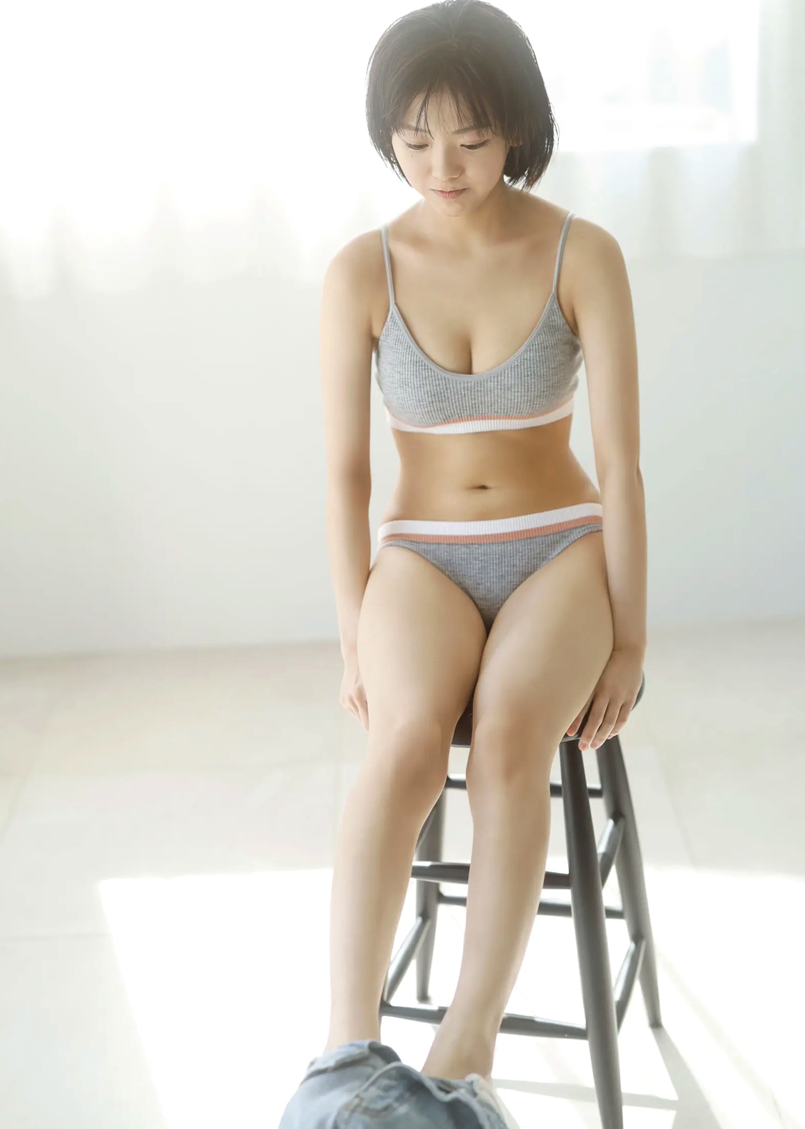 大熊杏優 - 阳光家居白色比基尼清纯性感写真[53P]