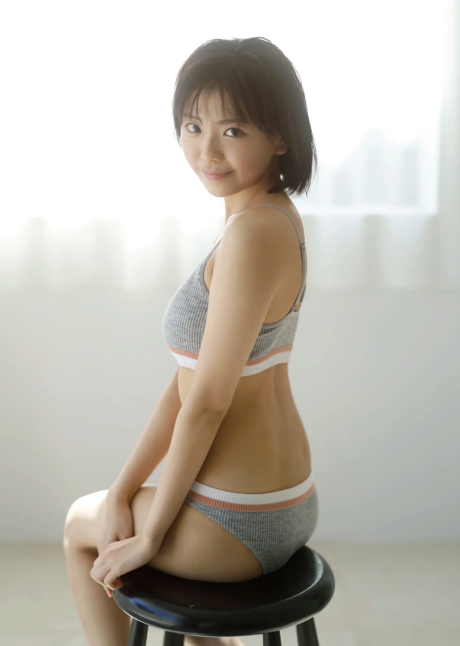 大熊杏優 - 阳光家居白色比基尼清纯性感写真[53P]