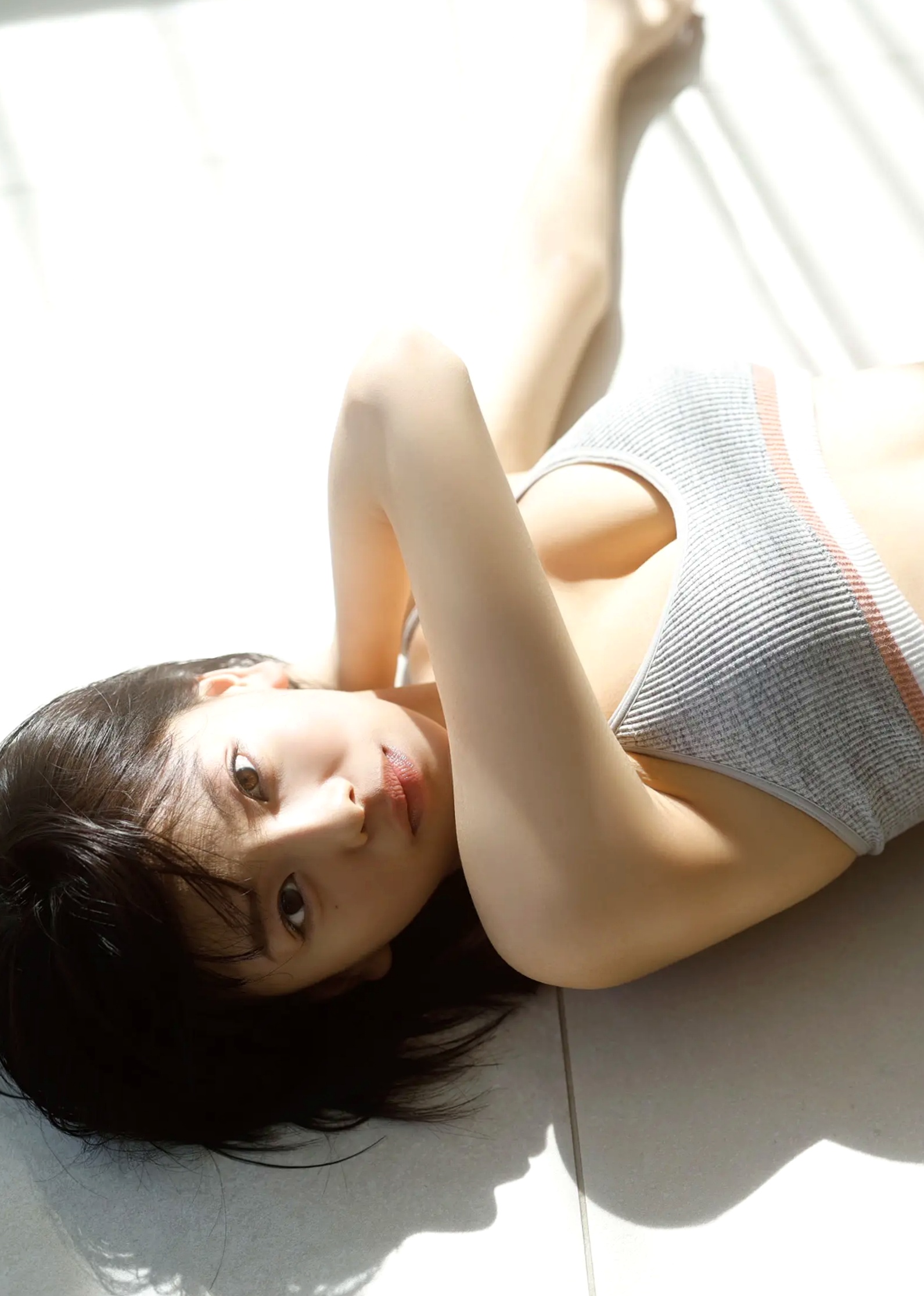 大熊杏優 - 阳光家居白色比基尼清纯性感写真[53P]