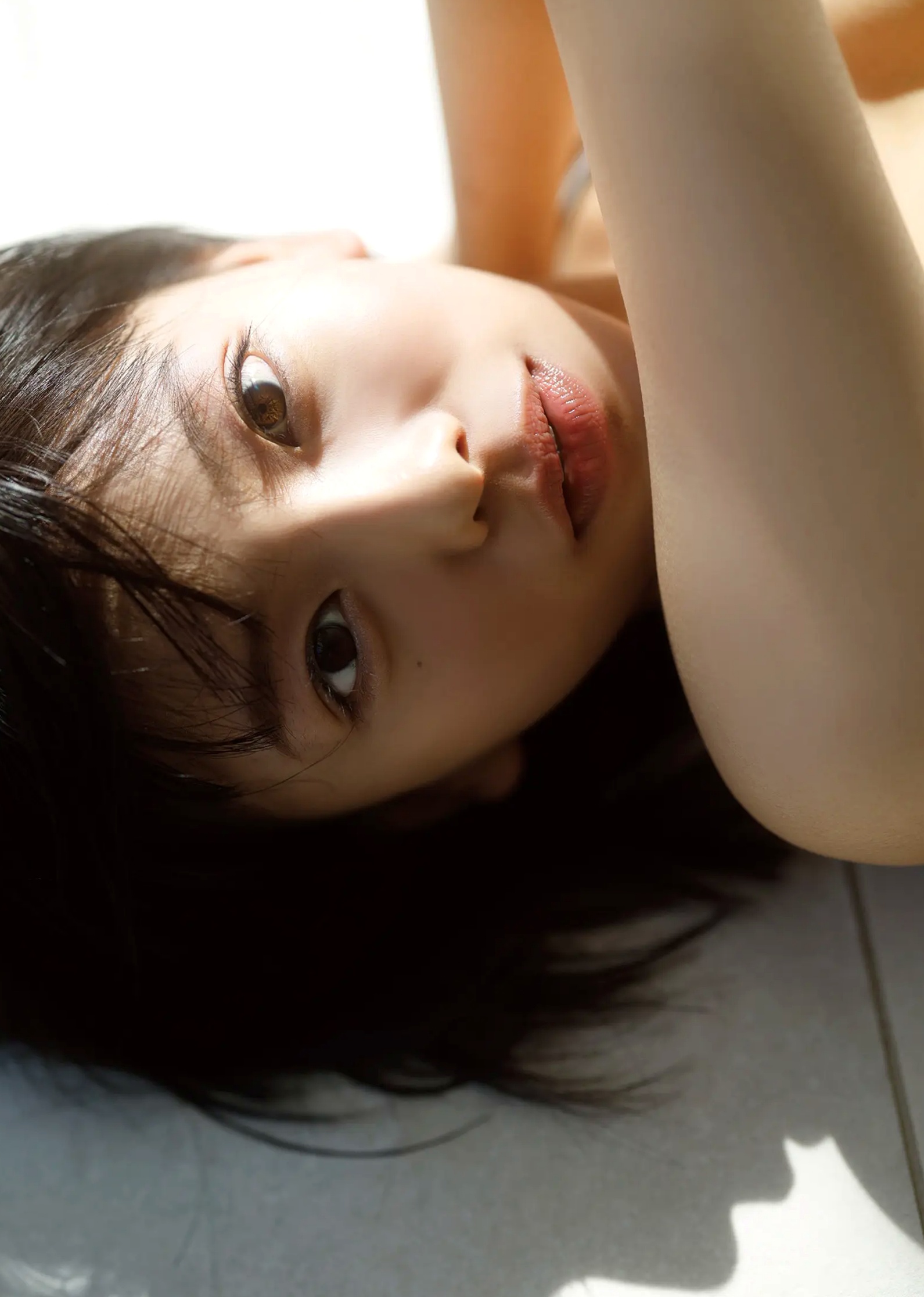 大熊杏優 - 阳光家居白色比基尼清纯性感写真[53P]