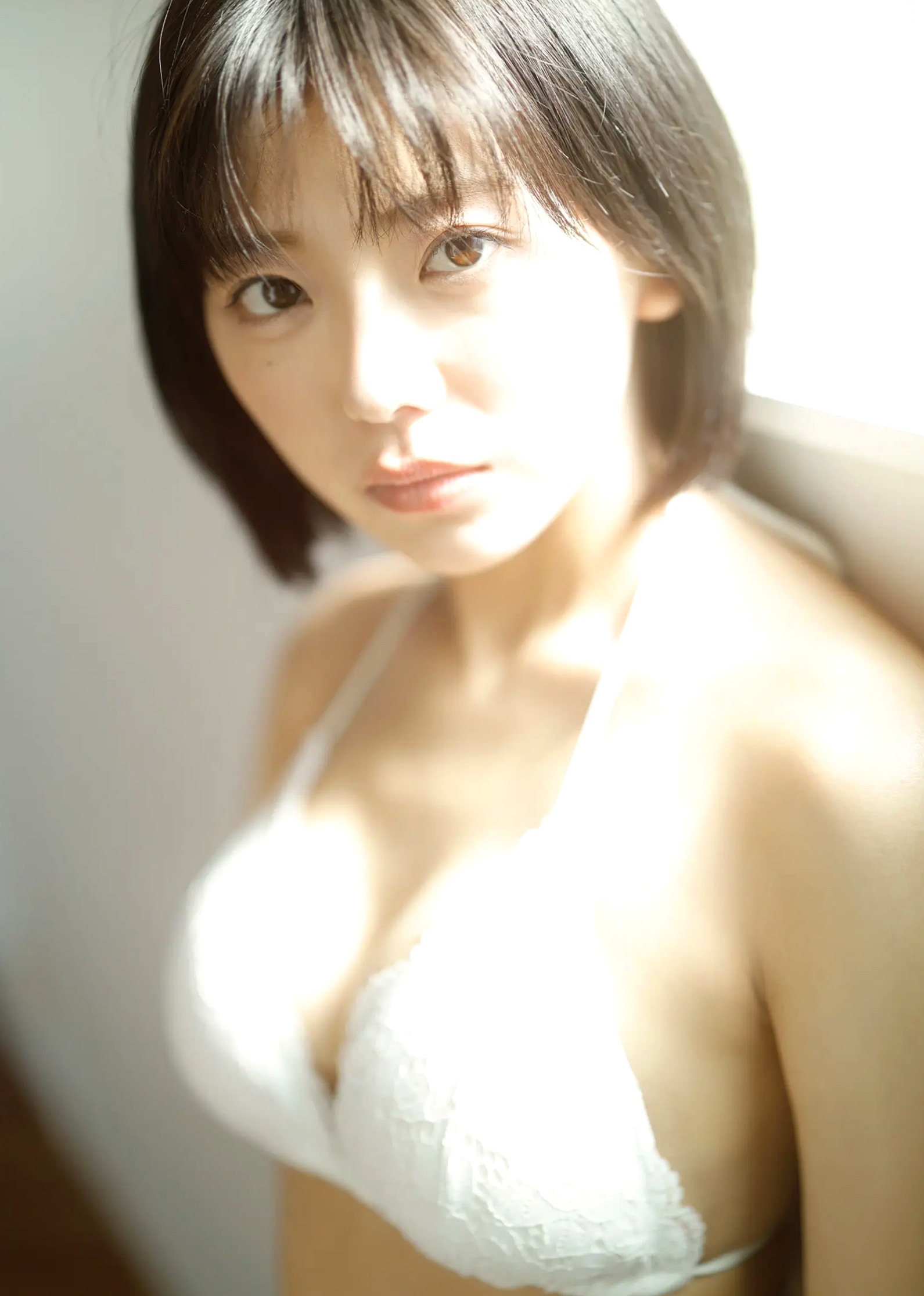 大熊杏優 - 阳光家居白色比基尼清纯性感写真[53P]
