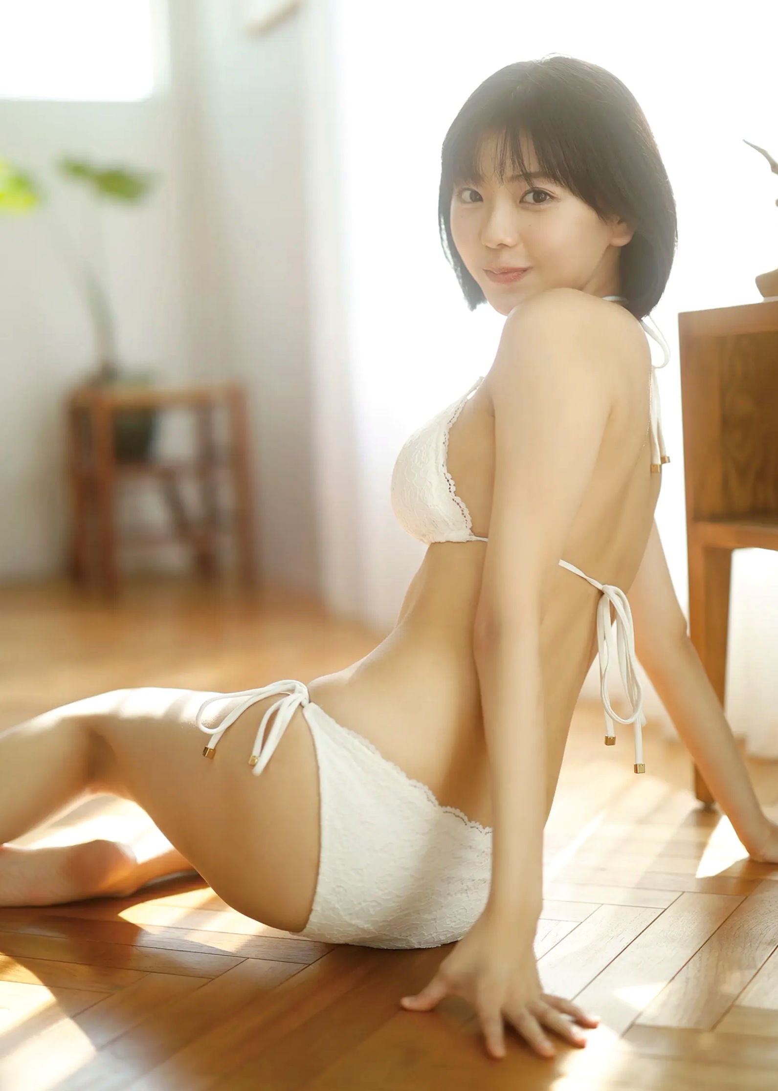 大熊杏優 - 阳光家居白色比基尼清纯性感写真[53P]