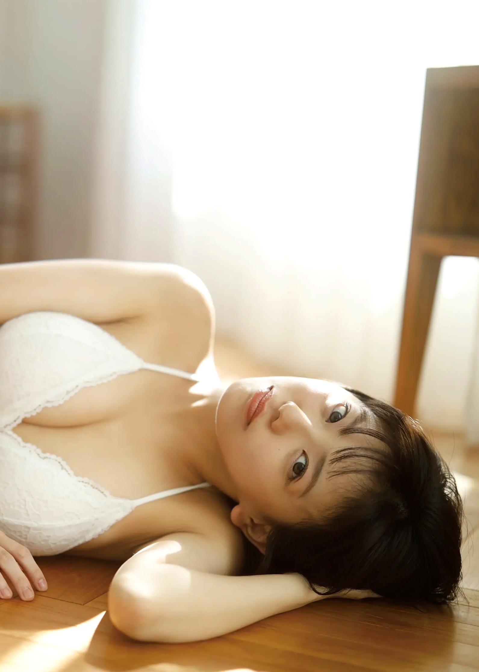 大熊杏優 - 阳光家居白色比基尼清纯性感写真[53P]