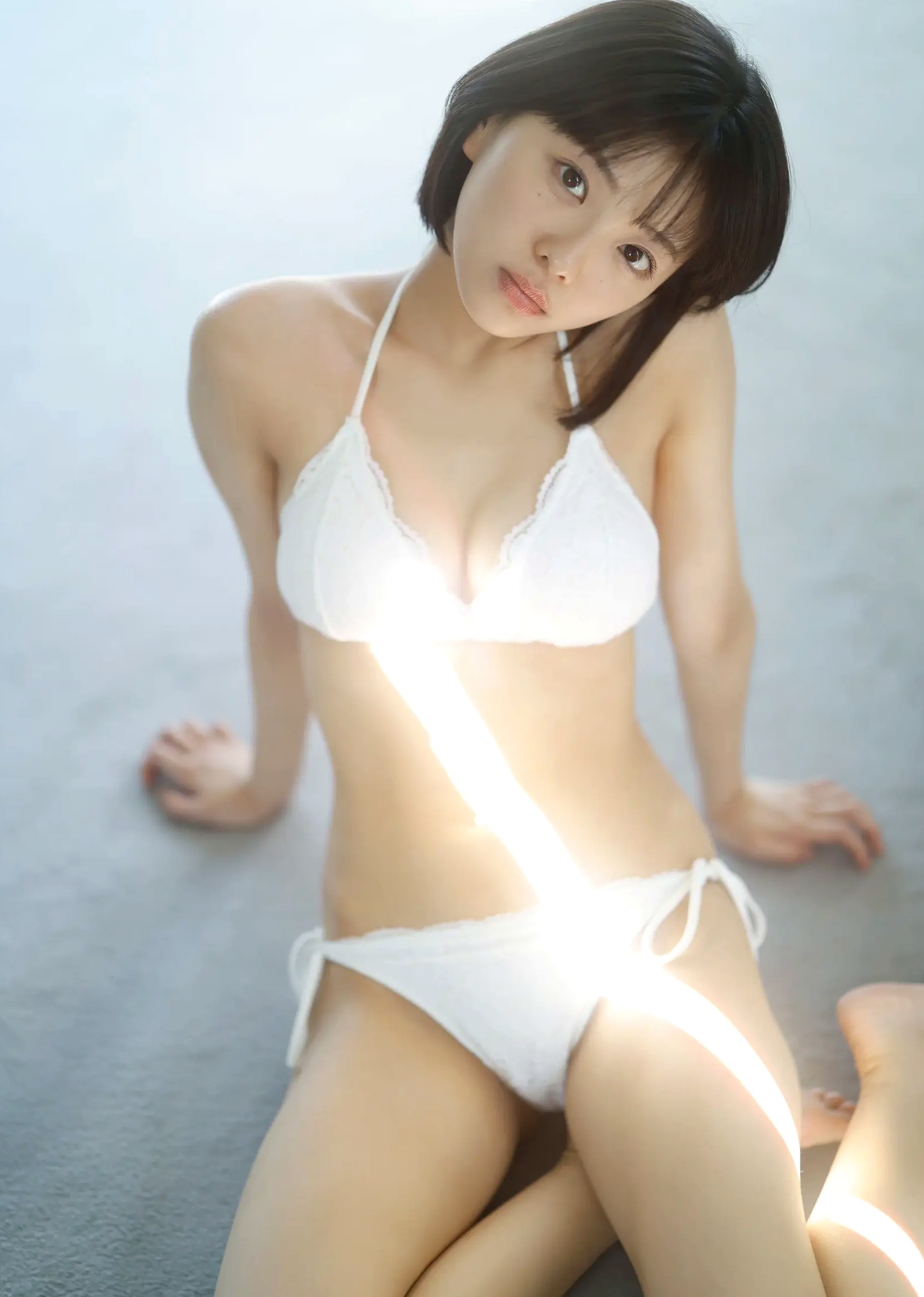 大熊杏優 - 阳光家居白色比基尼清纯性感写真[53P]