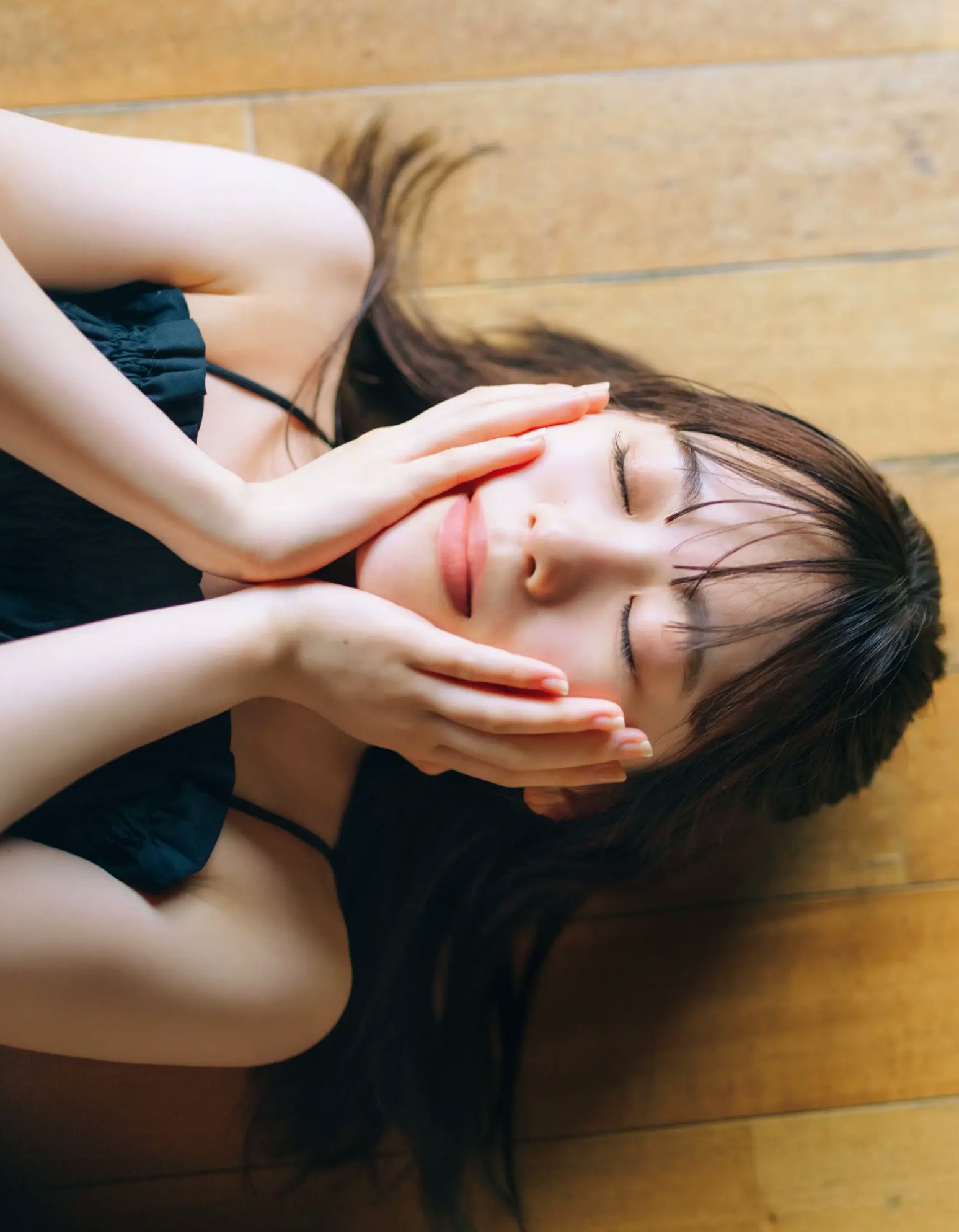 Gallery - 伊達さゆり写真集《あしあと》：清纯治愈系家居与沙滩戏水写真 [109P]日本清新治愈系家居沙滩 女神私房照_秀色女神 - image 87