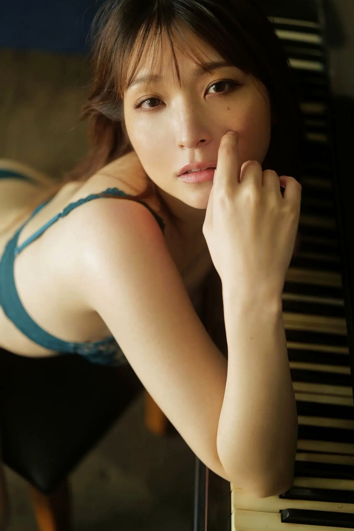 Gallery - あまつまりな - 脱下连体服 室内性感内衣私房写真 [59P]日本性感内衣美臀私房照 女神私房照_秀色女神 - image 28
