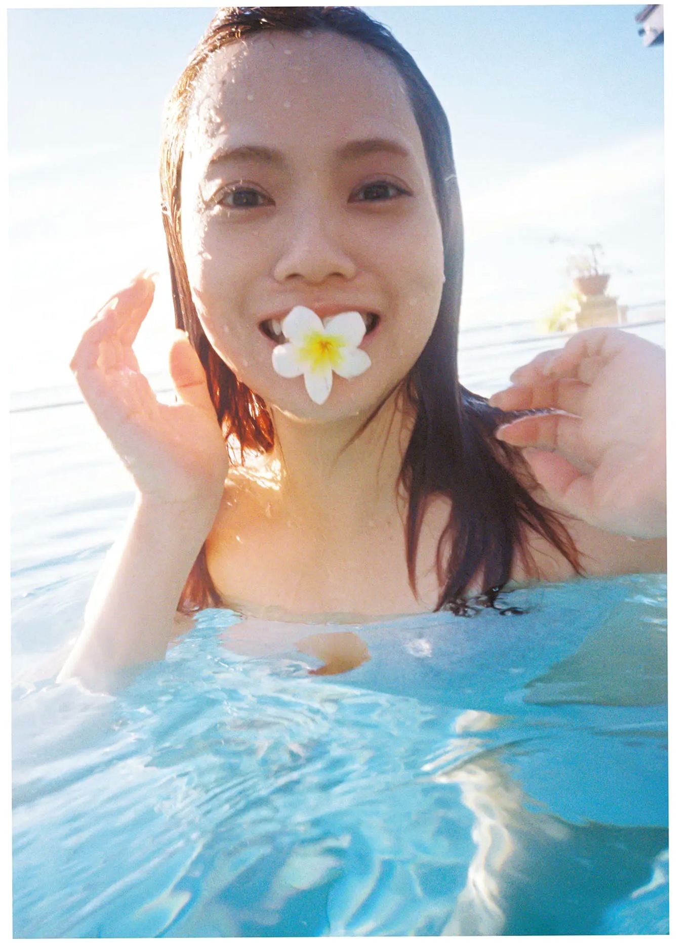 宮田愛萌 - Lilas写真集 [152P]：日本女神浴室湿身私房诱惑与清纯家居写真
