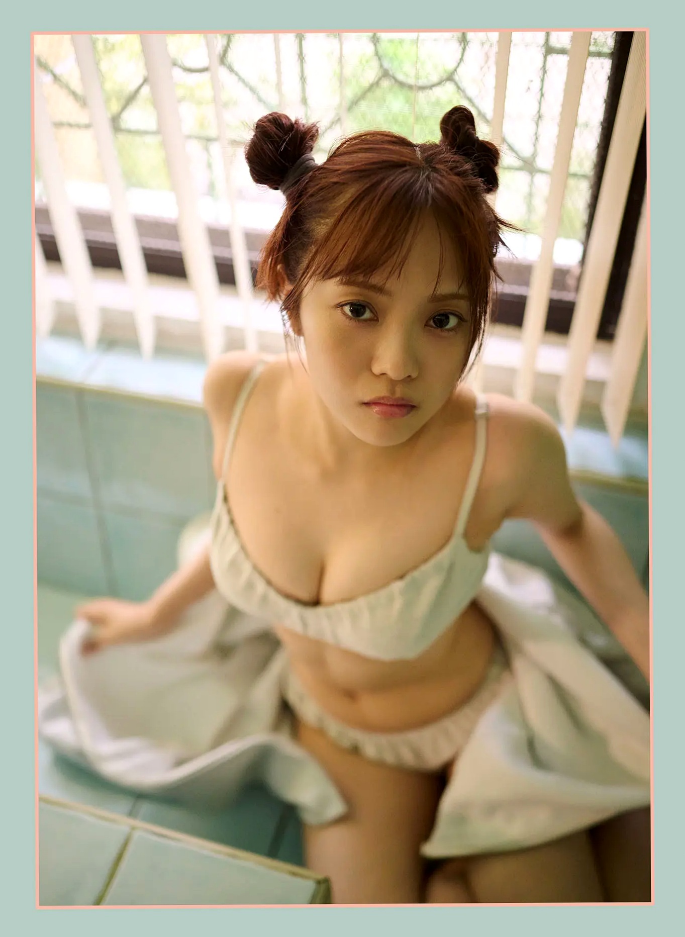 宮田愛萌 - Lilas写真集 [152P]：日本女神浴室湿身私房诱惑与清纯家居写真