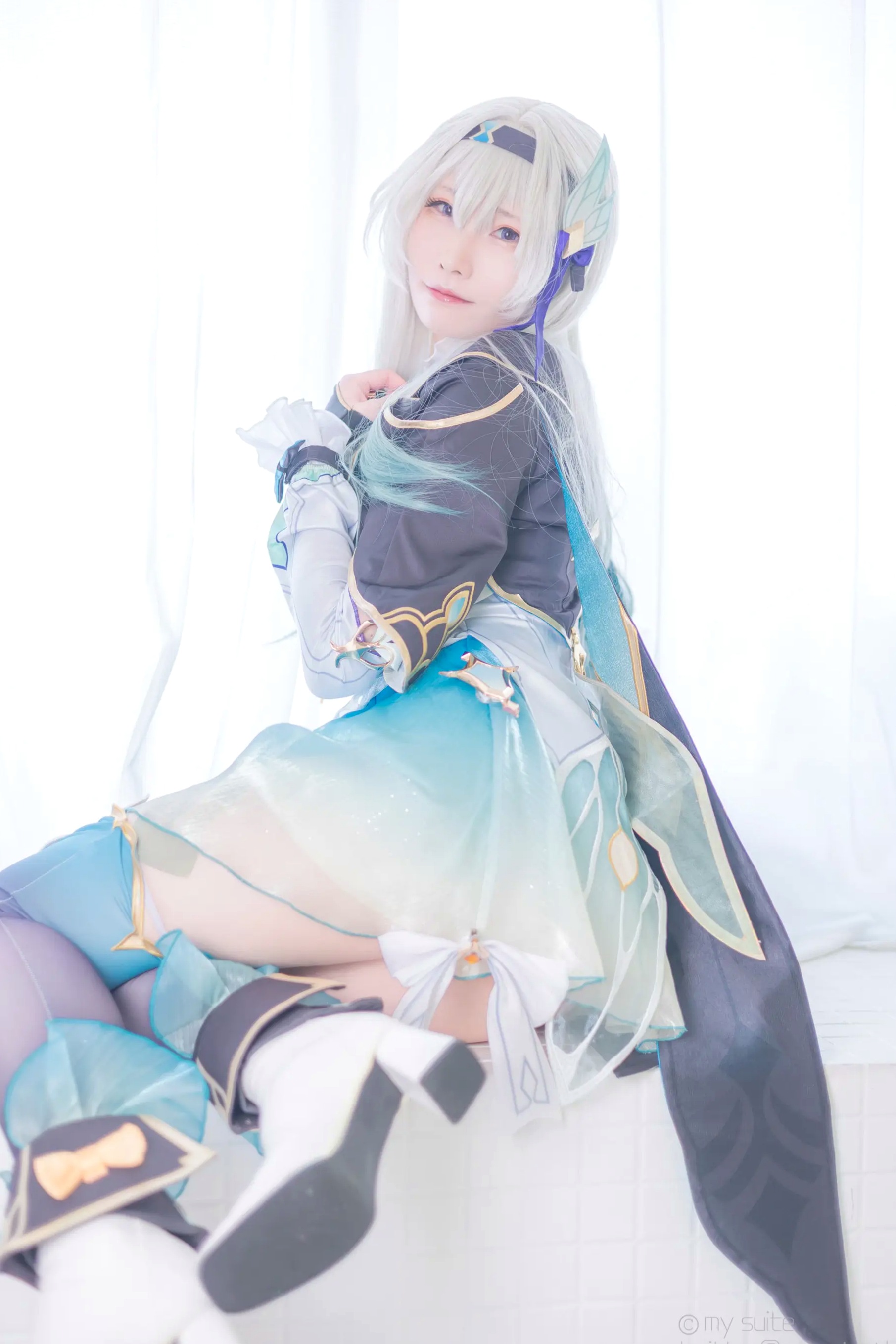 [Cosplay] Atsuki あつき 崩坏星穹铁道银狼流萤兔女郎性感角色扮演写真