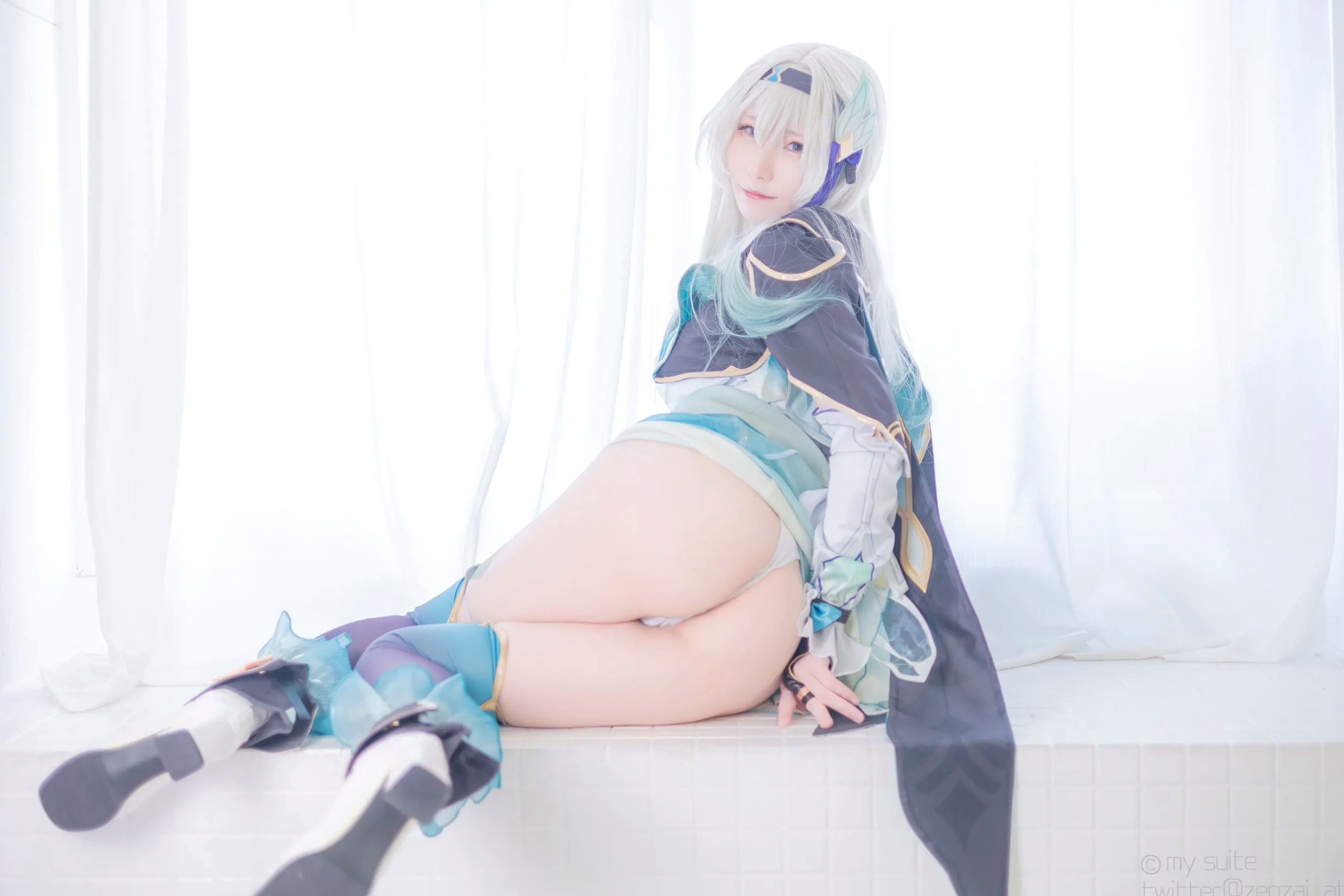 [Cosplay] Atsuki あつき 崩坏星穹铁道银狼流萤兔女郎性感角色扮演写真