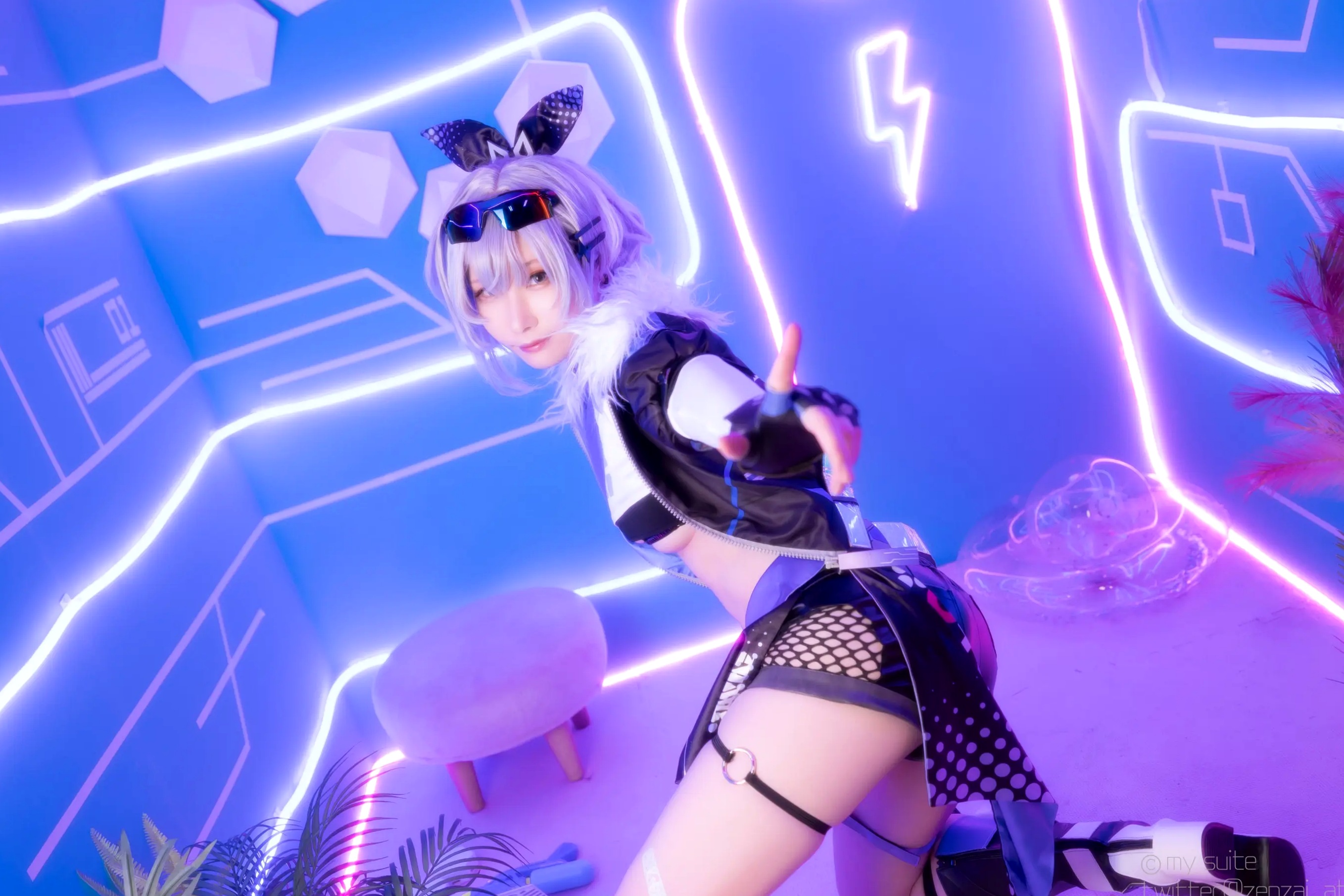 [Cosplay] Atsuki あつき 崩坏星穹铁道银狼流萤兔女郎性感角色扮演写真