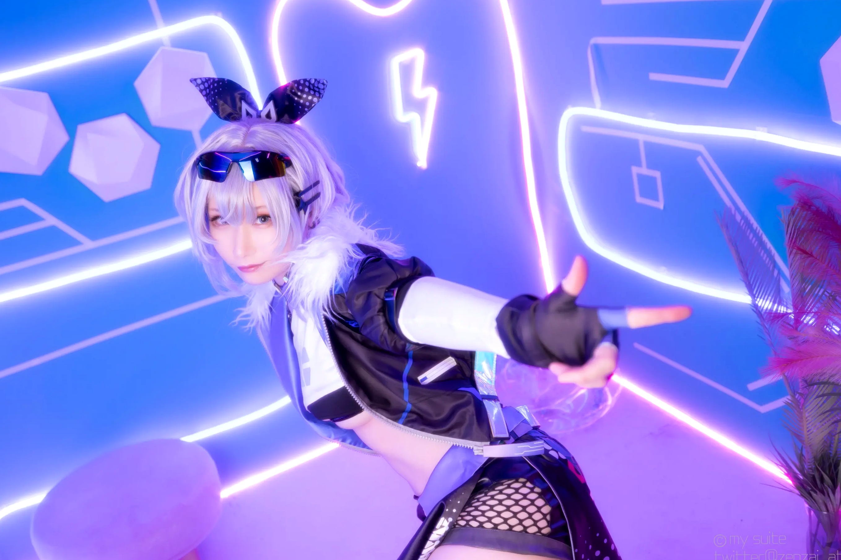 [Cosplay] Atsuki あつき 崩坏星穹铁道银狼流萤兔女郎性感角色扮演写真