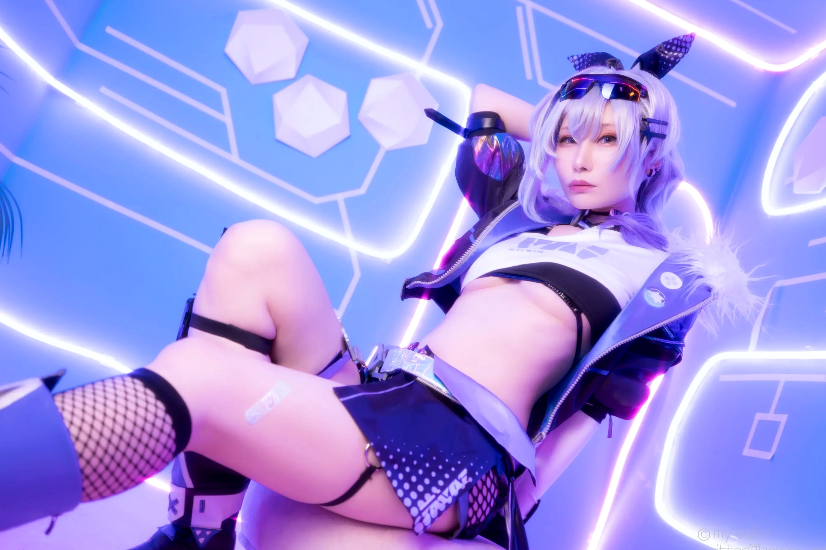 [Cosplay] Atsuki あつき 崩坏星穹铁道银狼流萤兔女郎性感角色扮演写真
