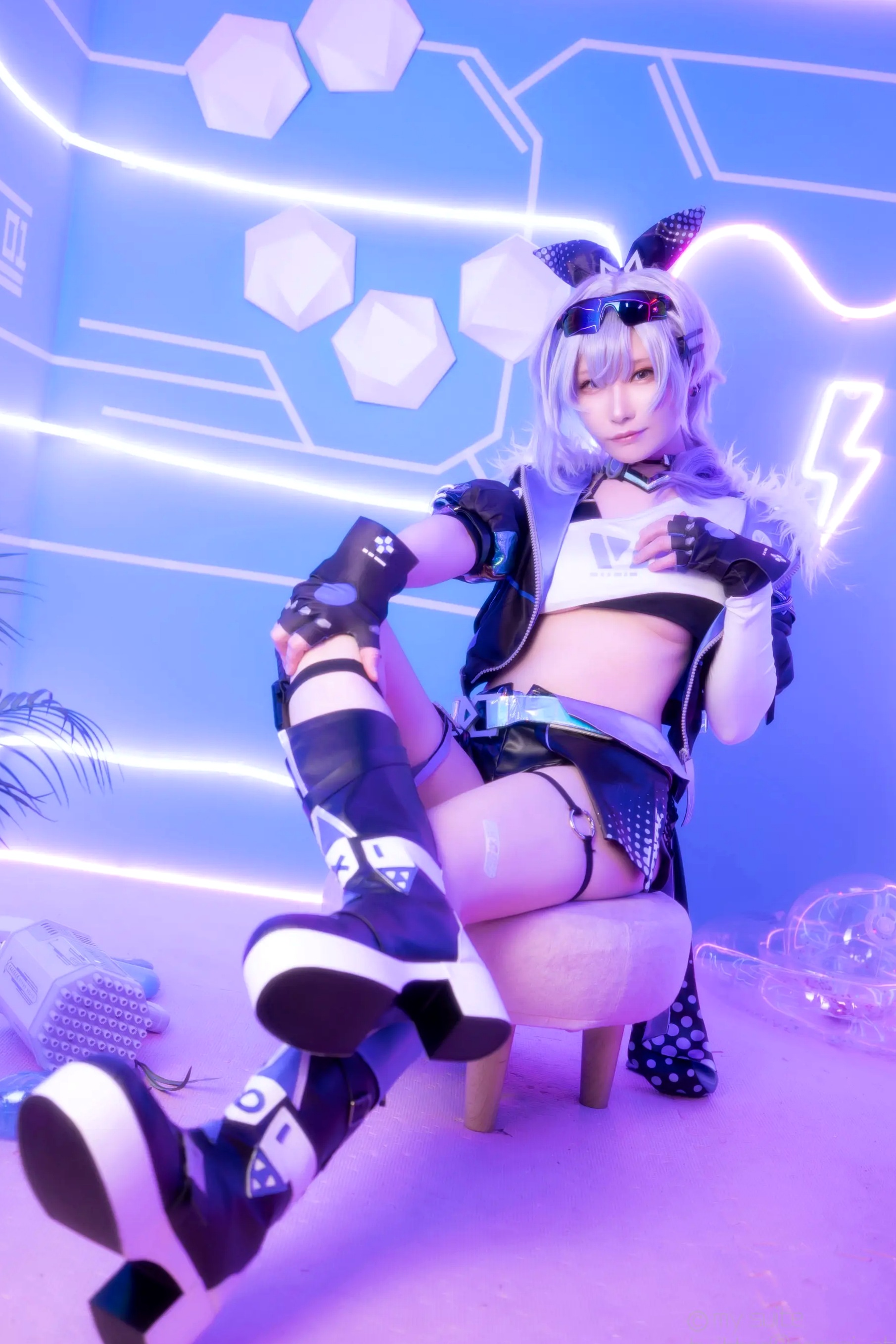 [Cosplay] Atsuki あつき 崩坏星穹铁道银狼流萤兔女郎性感角色扮演写真