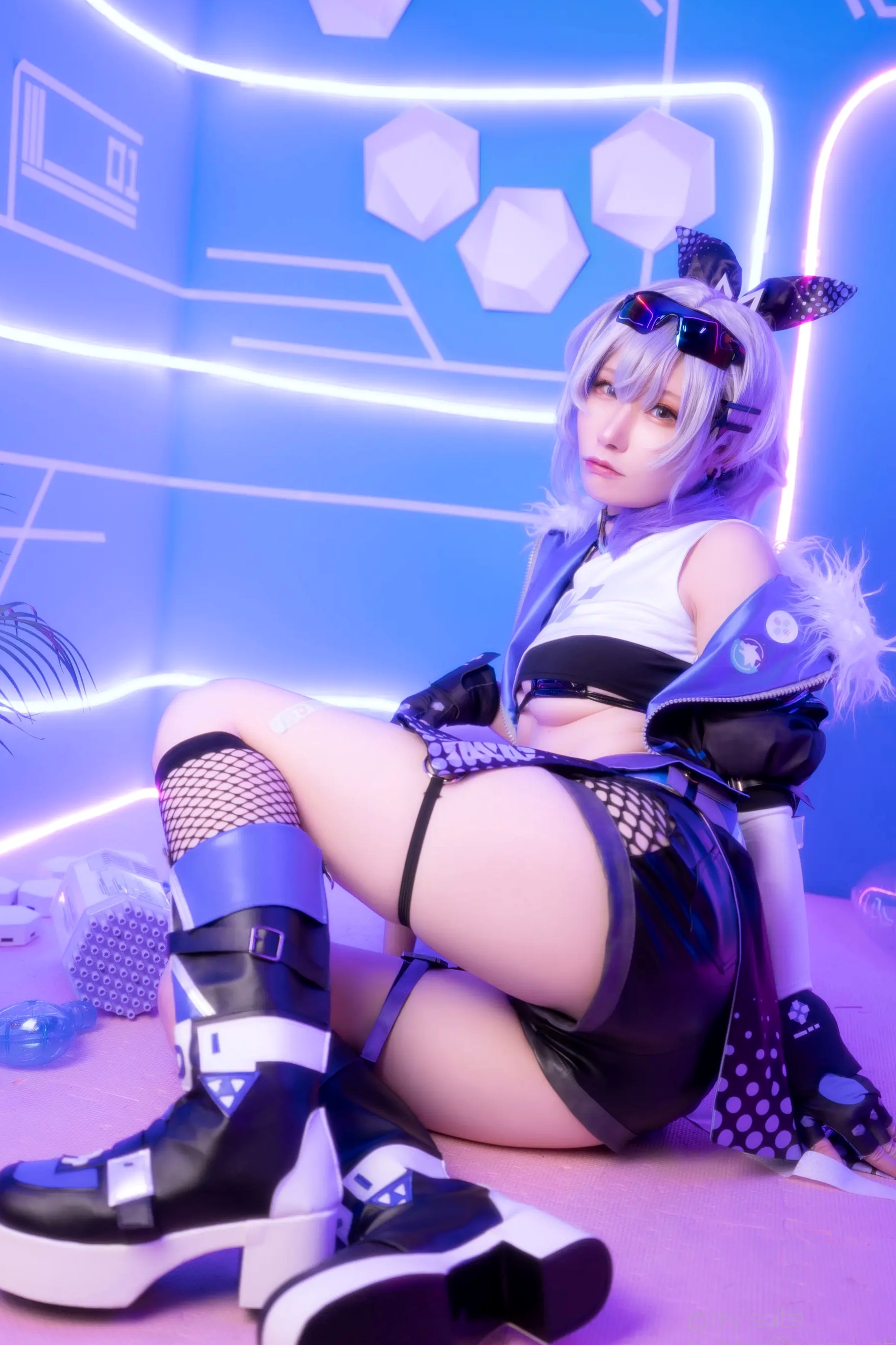[Cosplay] Atsuki あつき 崩坏星穹铁道银狼流萤兔女郎性感角色扮演写真