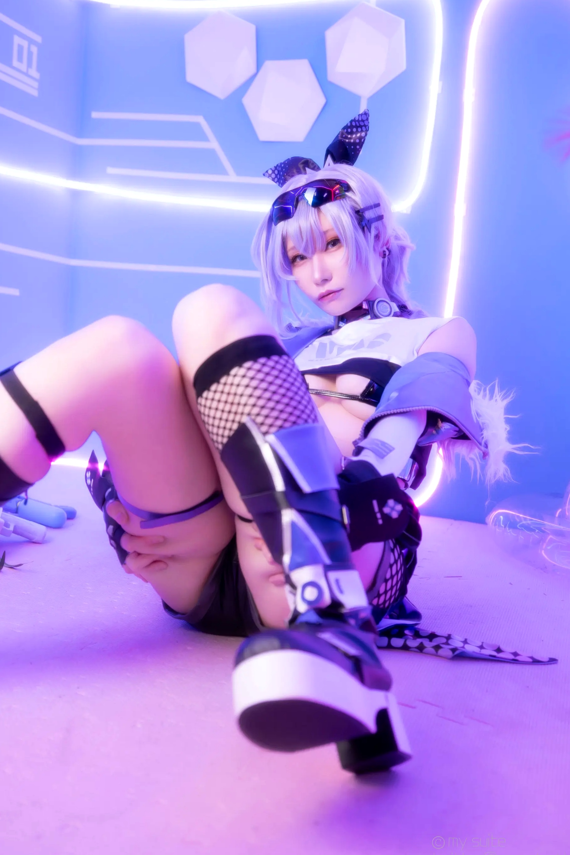 [Cosplay] Atsuki あつき 崩坏星穹铁道银狼流萤兔女郎性感角色扮演写真