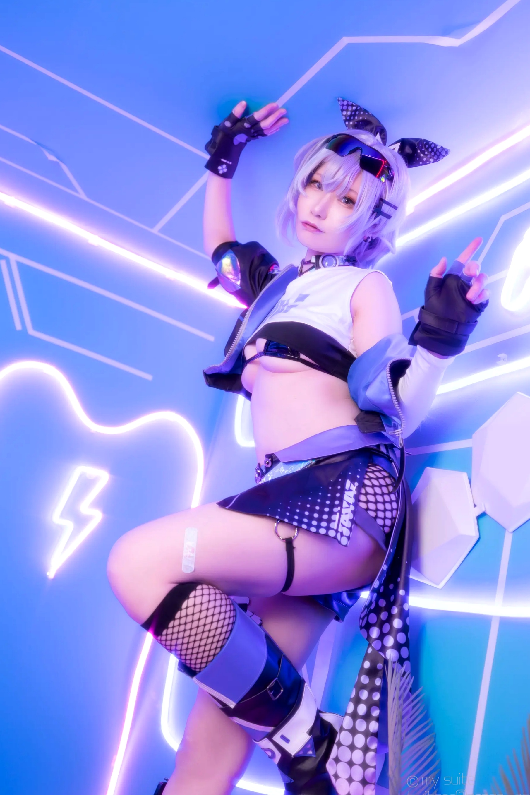 [Cosplay] Atsuki あつき 崩坏星穹铁道银狼流萤兔女郎性感角色扮演写真