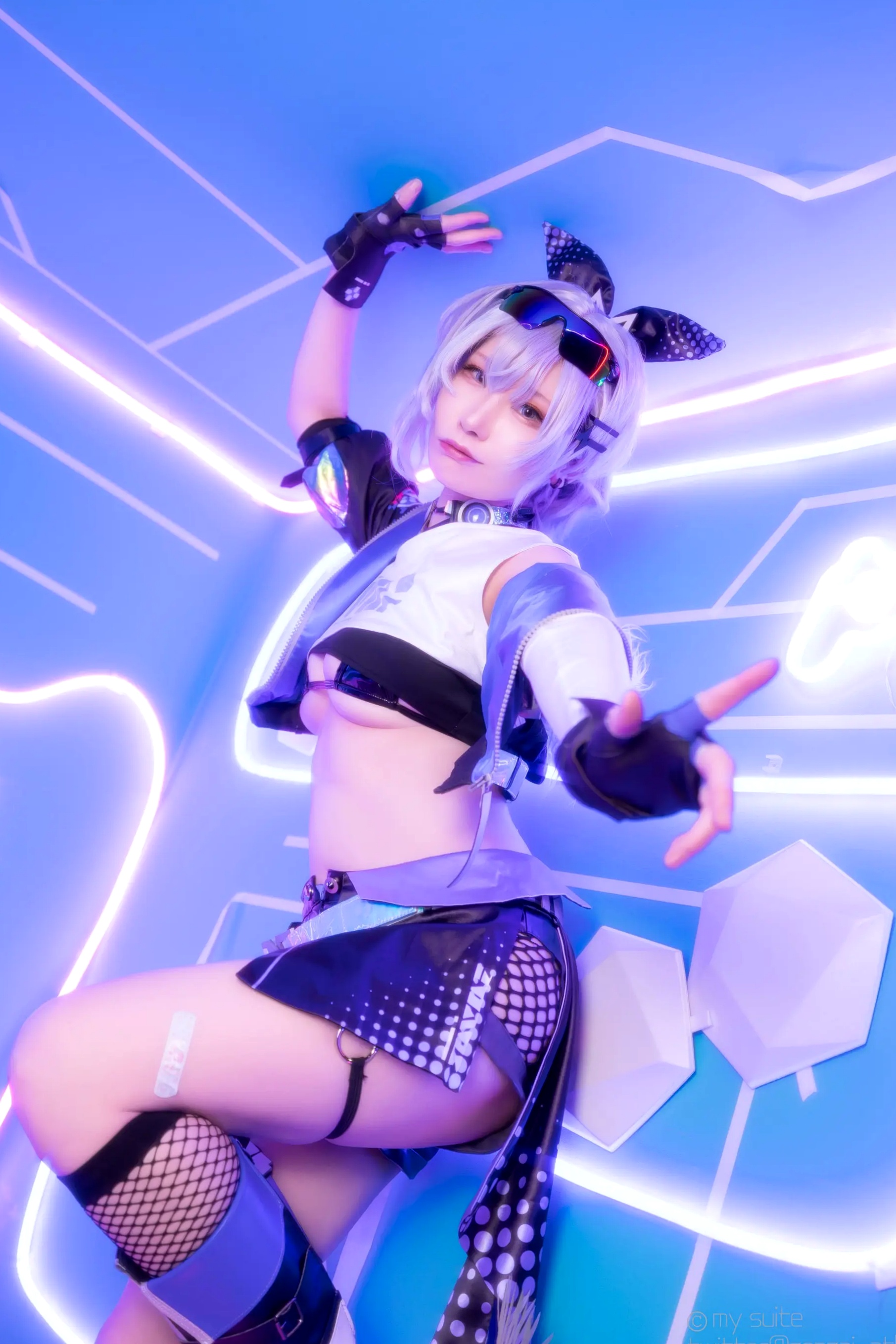 [Cosplay] Atsuki あつき 崩坏星穹铁道银狼流萤兔女郎性感角色扮演写真