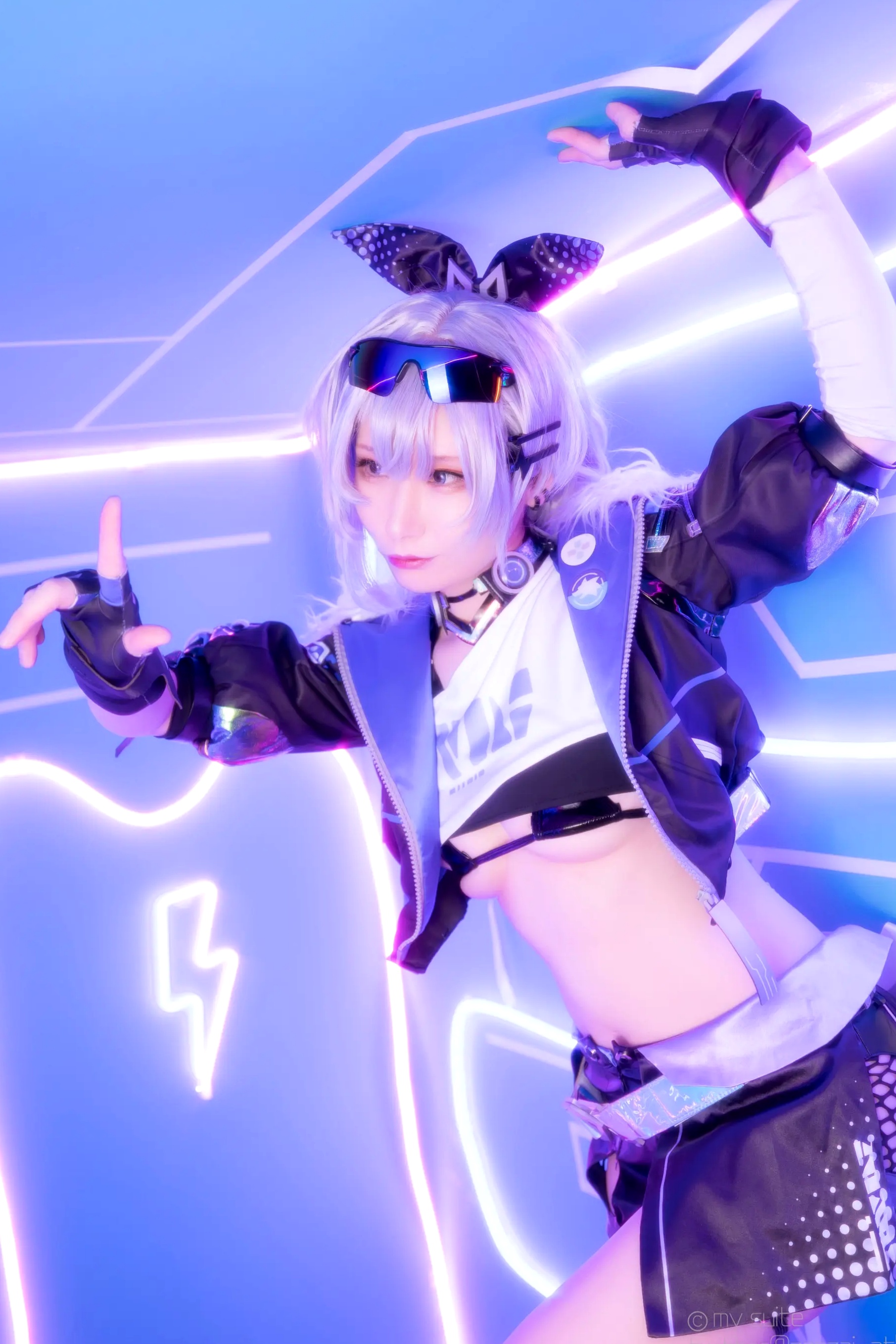 [Cosplay] Atsuki あつき 崩坏星穹铁道银狼流萤兔女郎性感角色扮演写真