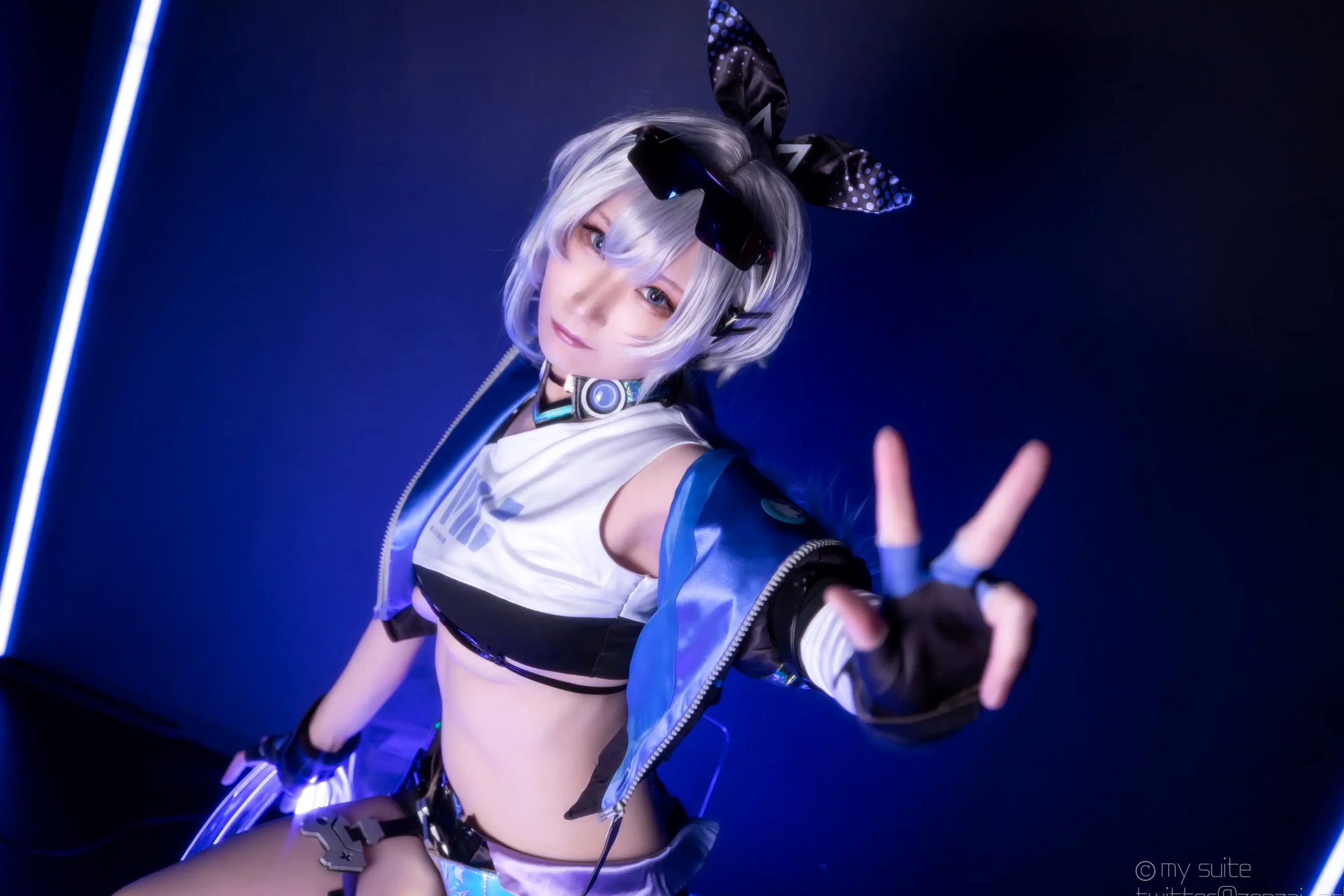 [Cosplay] Atsuki あつき 崩坏星穹铁道银狼流萤兔女郎性感角色扮演写真